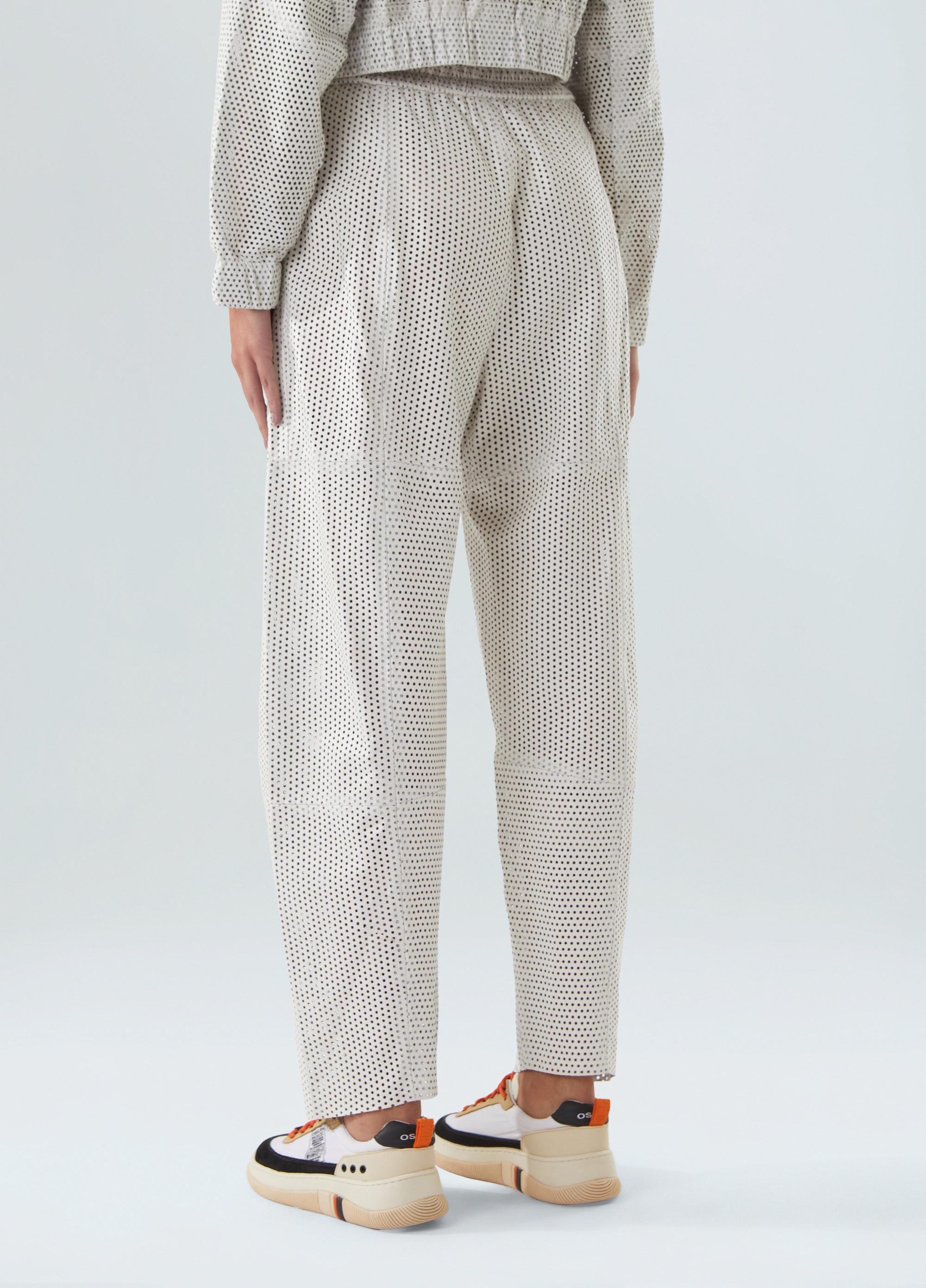 Calça leather microfuros