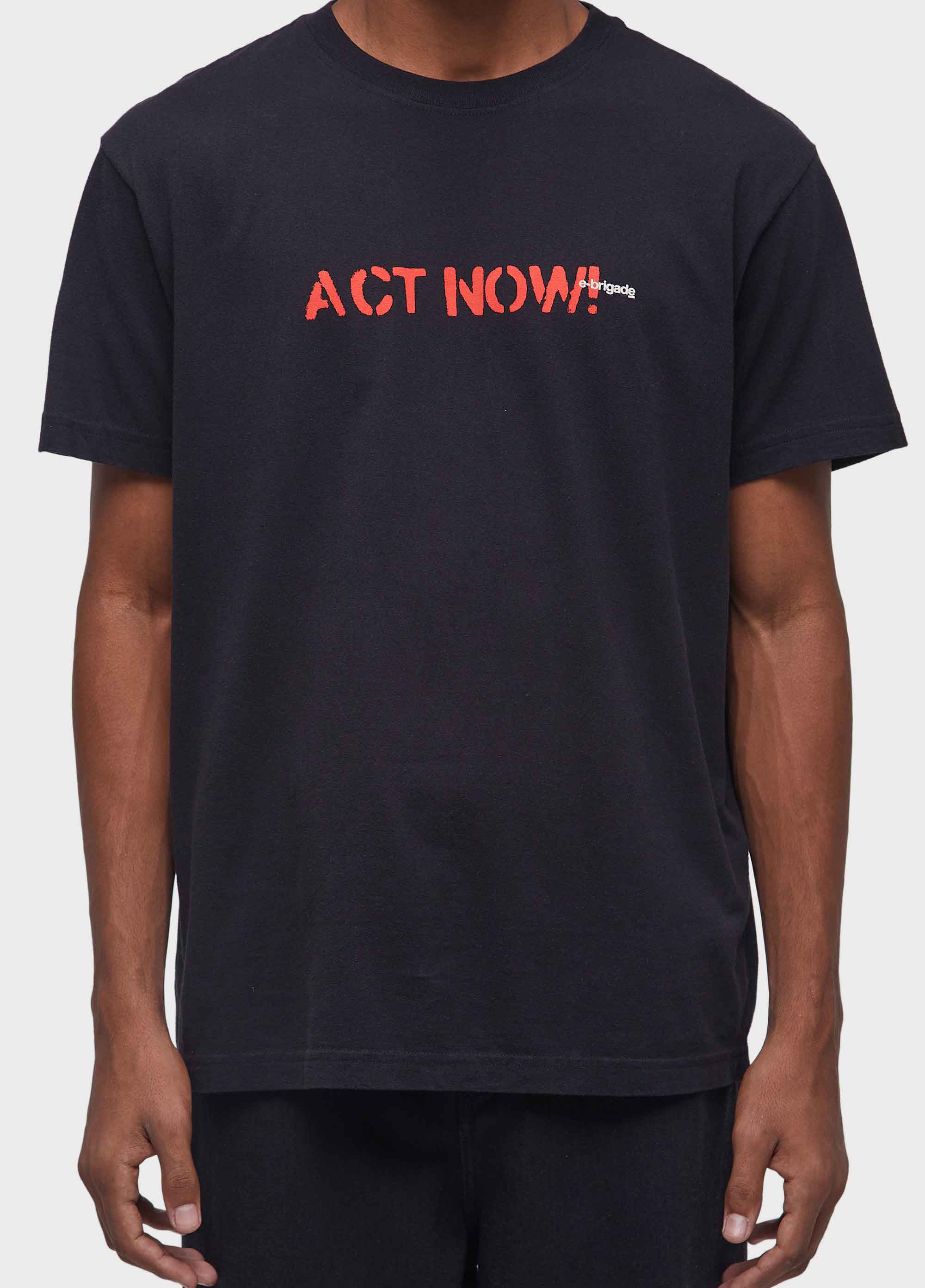 T-shirt vintage act now manifesto