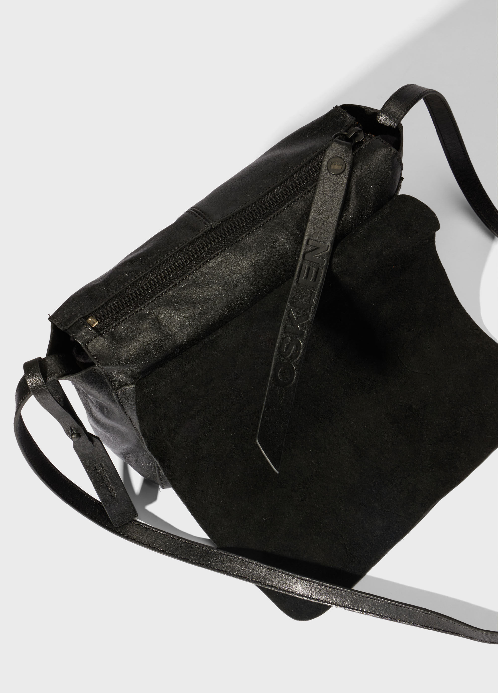 Small leather crossbody e-basics bag