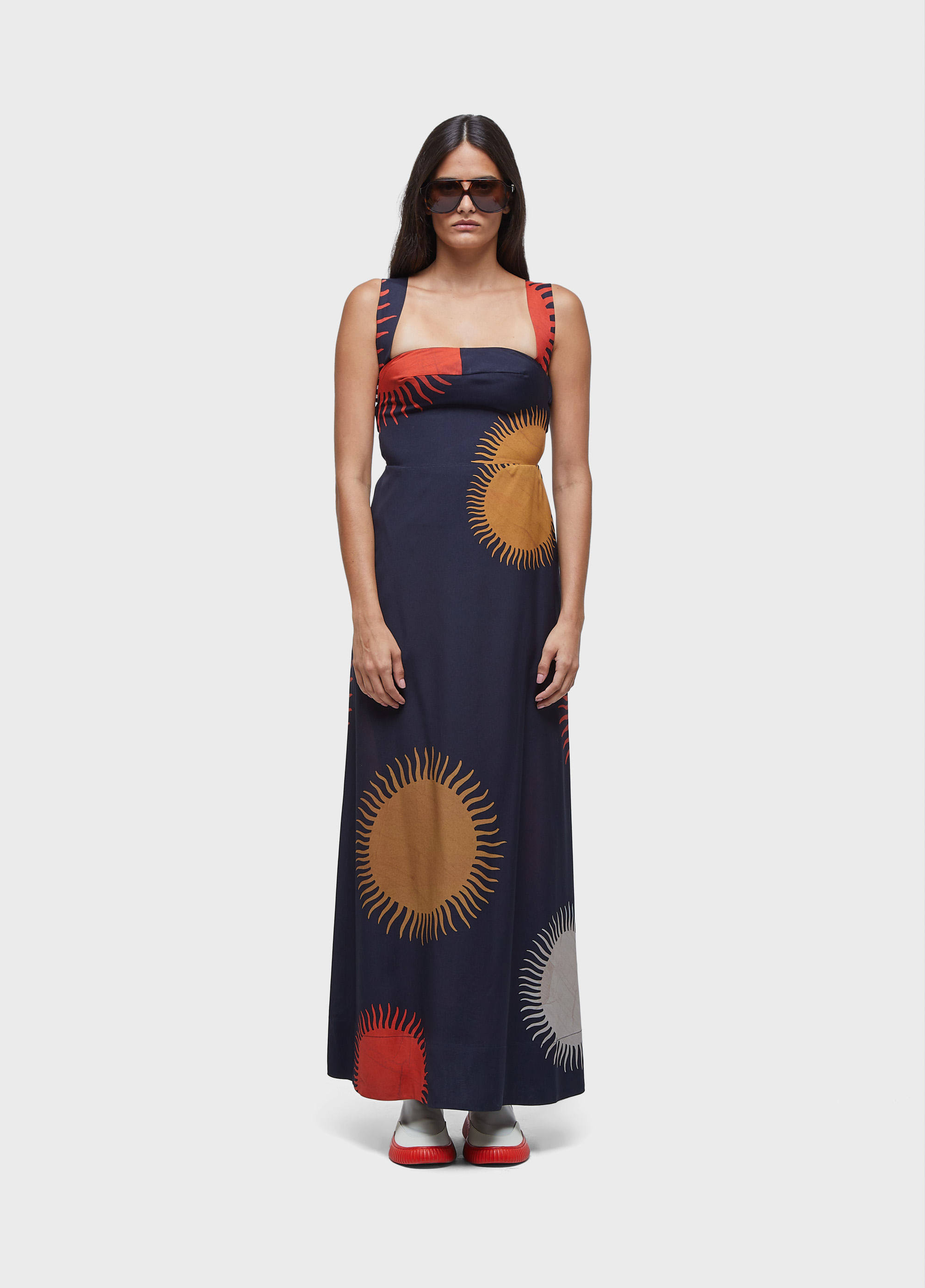 Vestido recortes sol