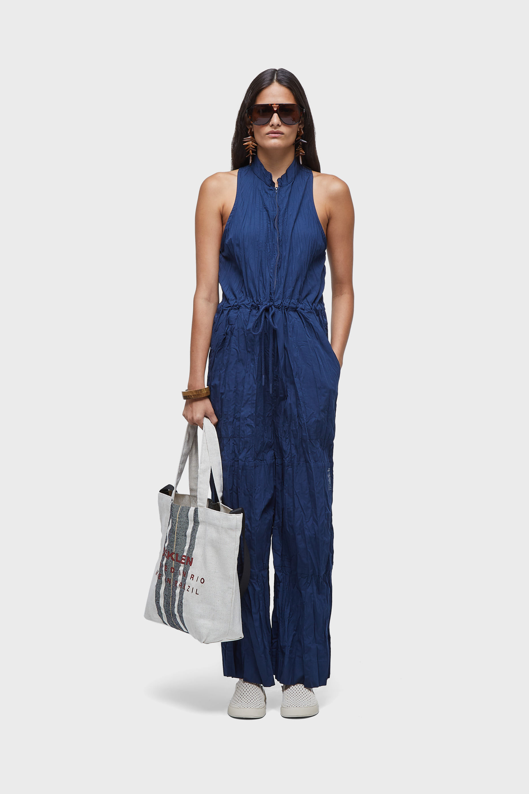 Macacão sleeveless tricoline wrinkledd