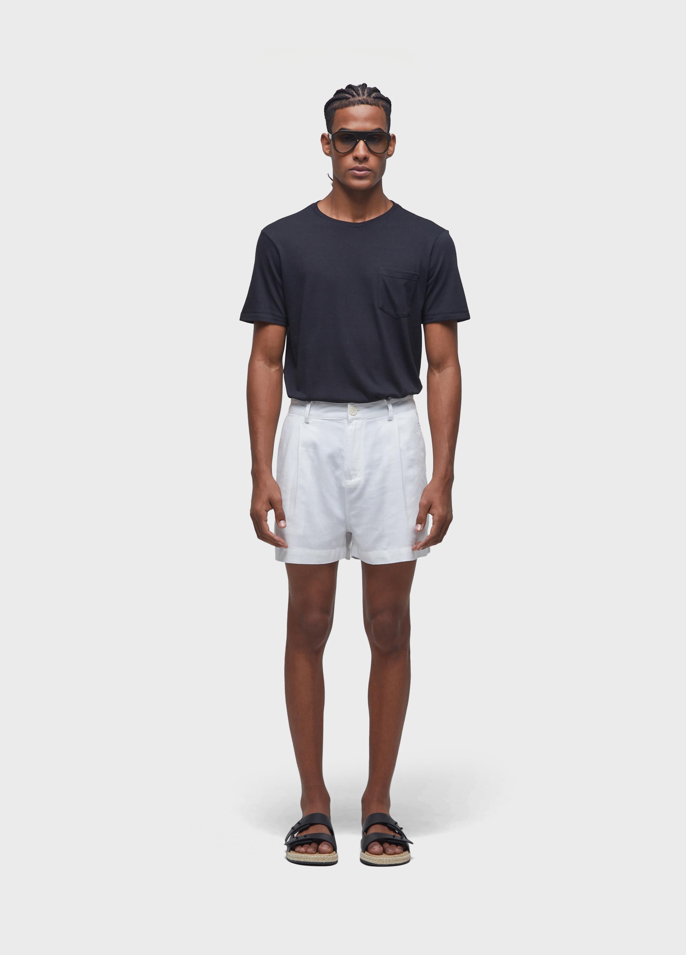 Short fluid linen pleats