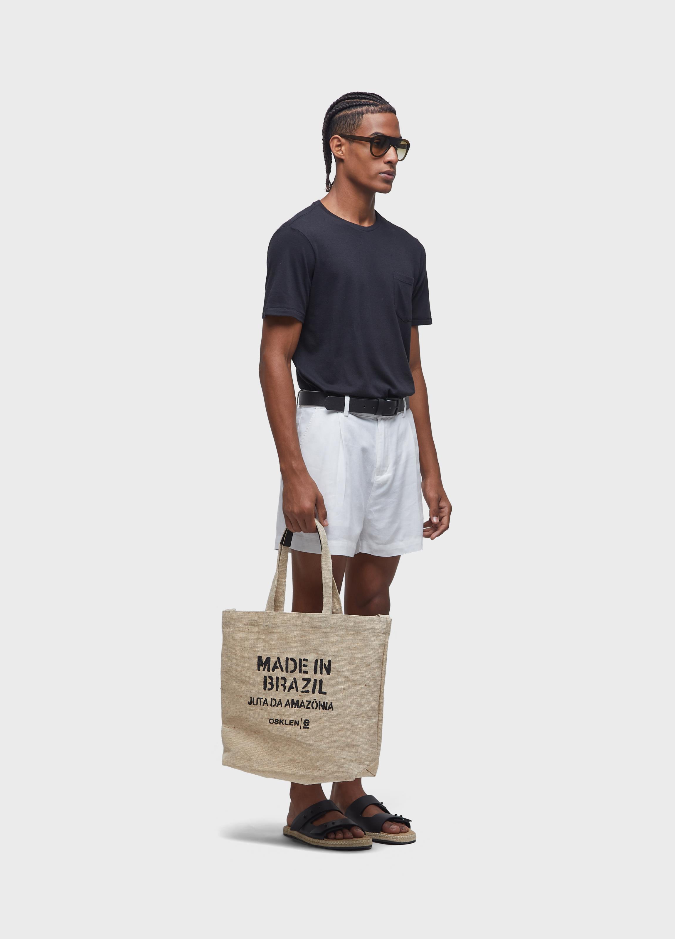 Short fluid linen pleats