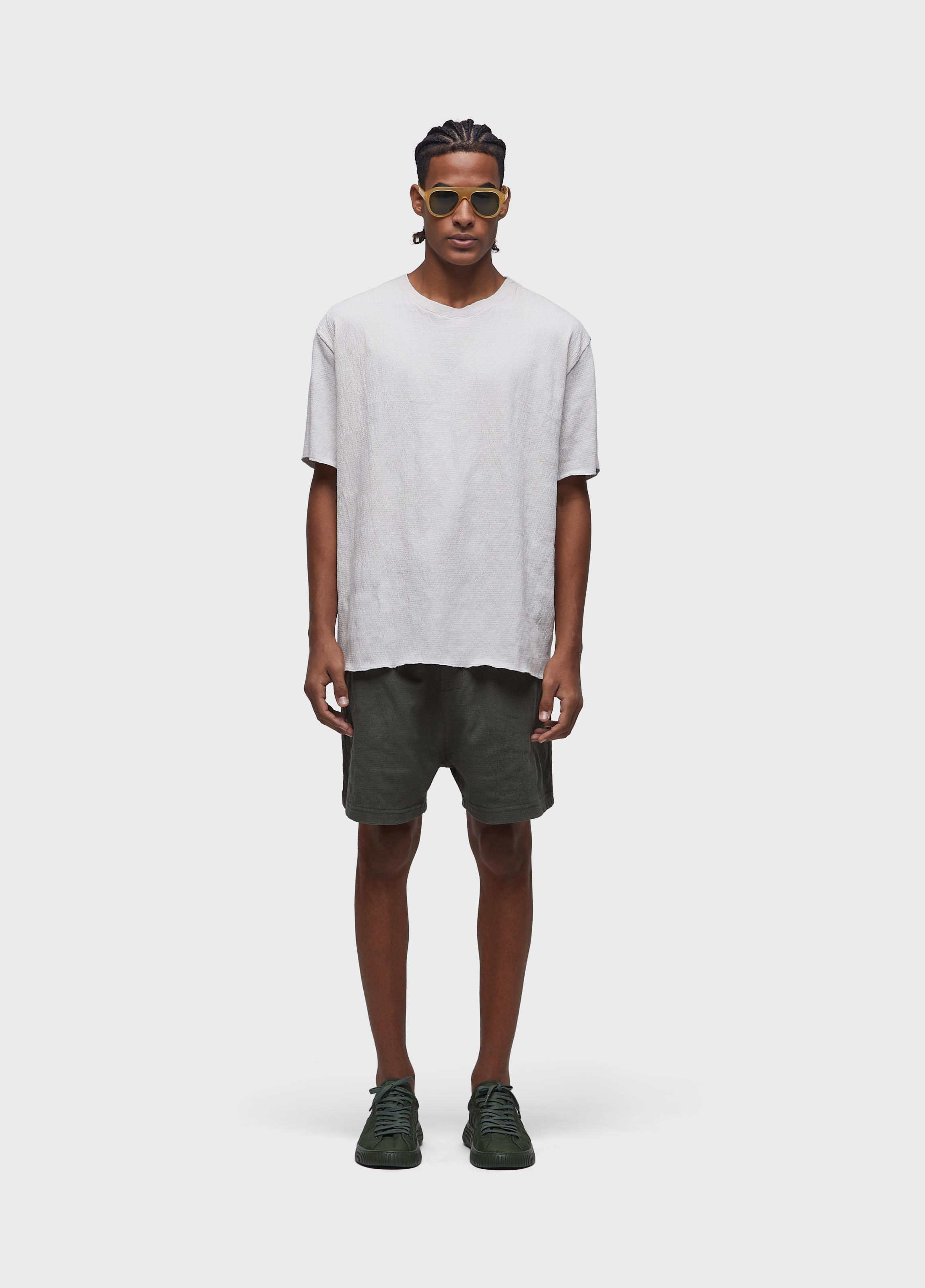 T-shirt wrinkled yogue