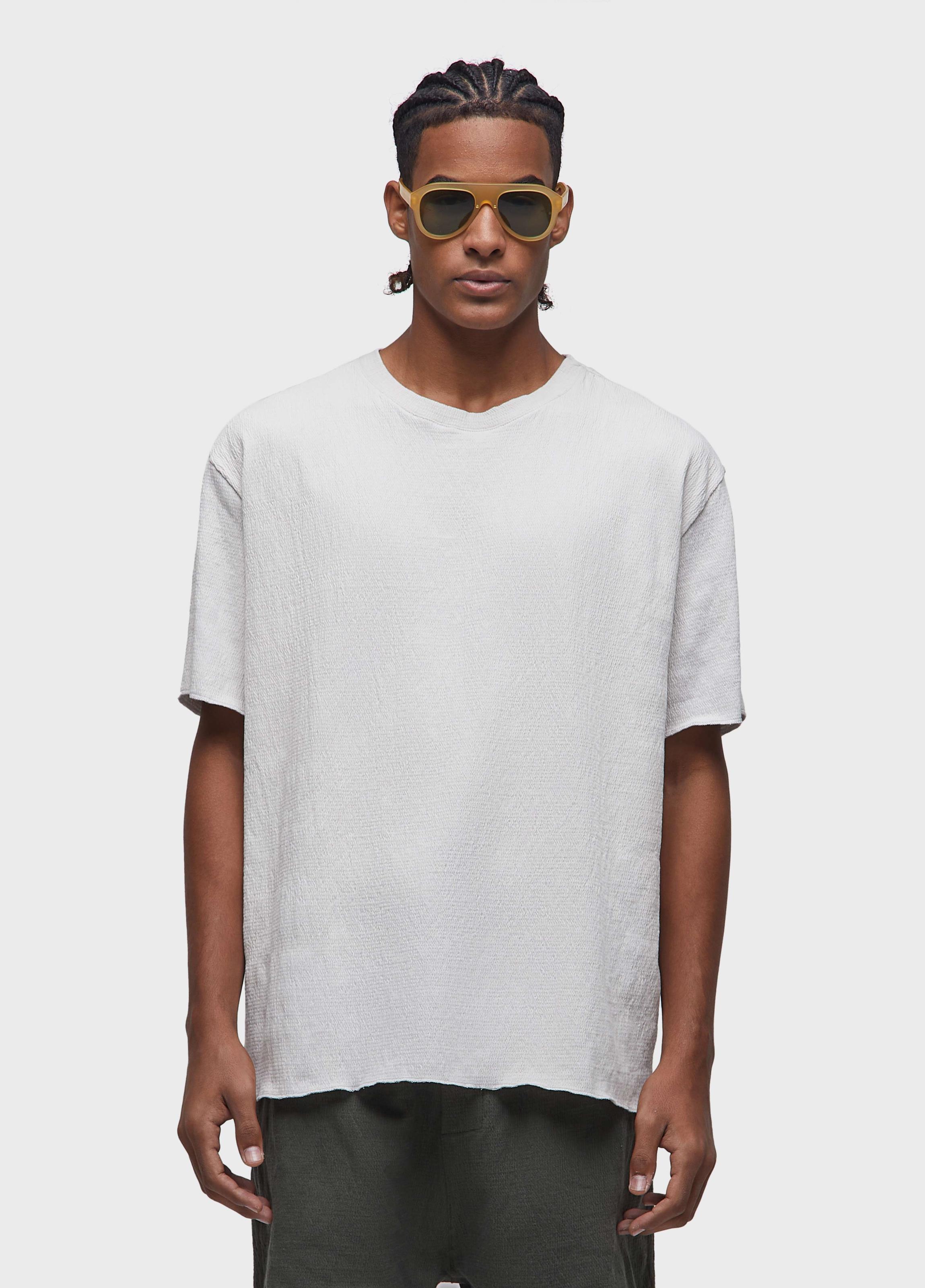 T-shirt wrinkled yogue