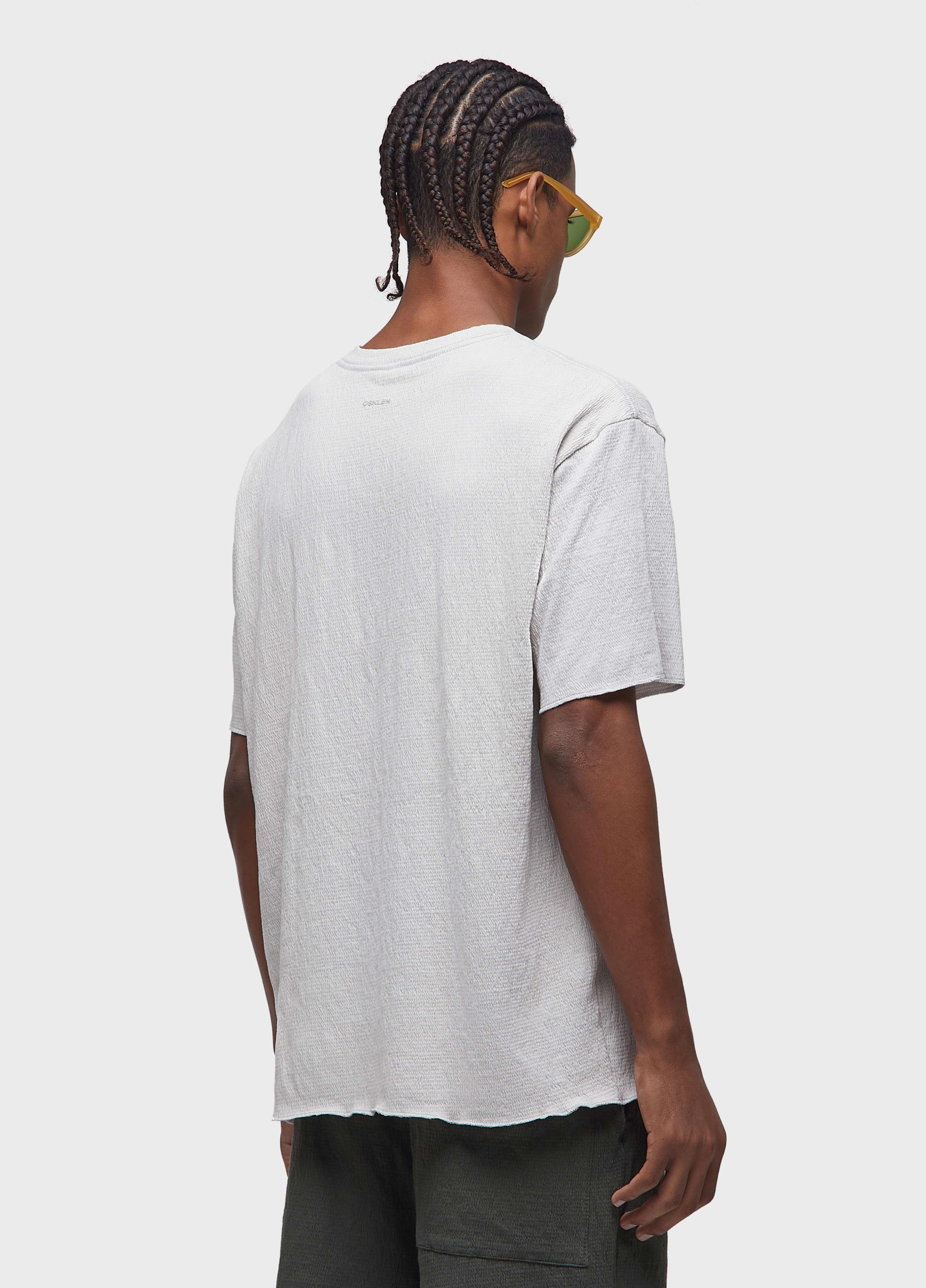 T-shirt wrinkled yogue