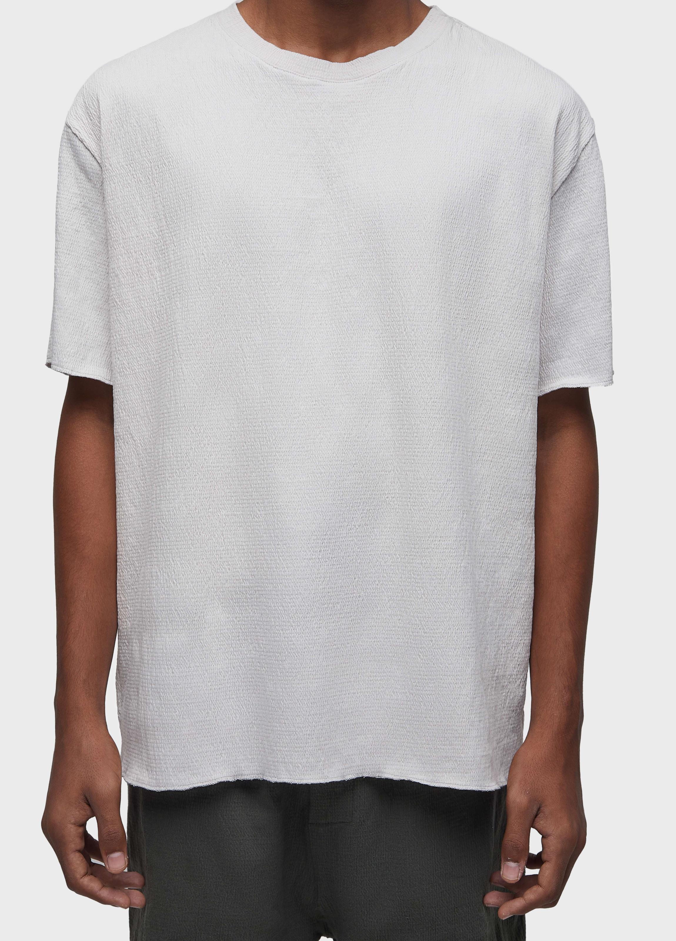 T-shirt wrinkled yogue