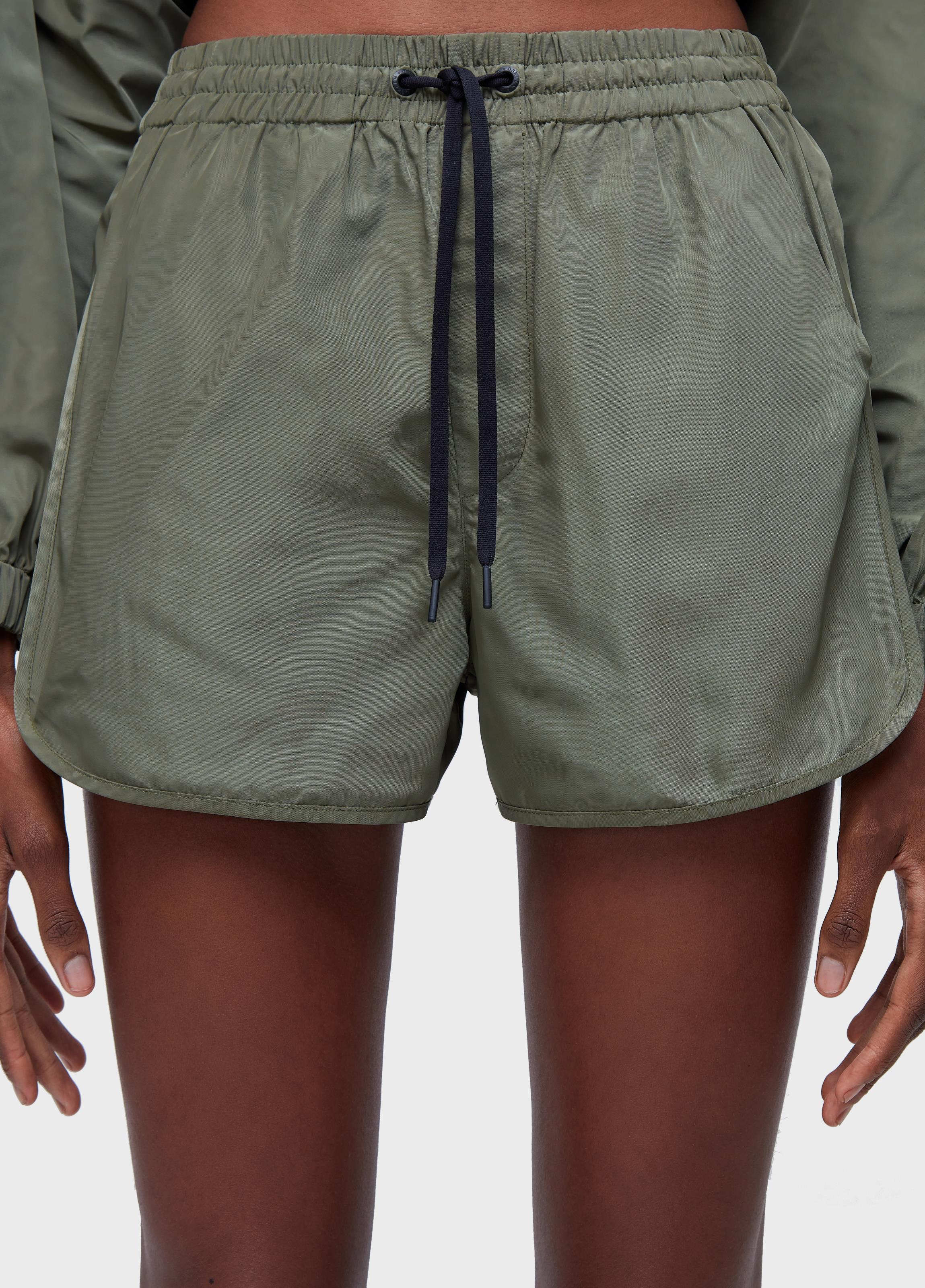 Short superlight inhotim
