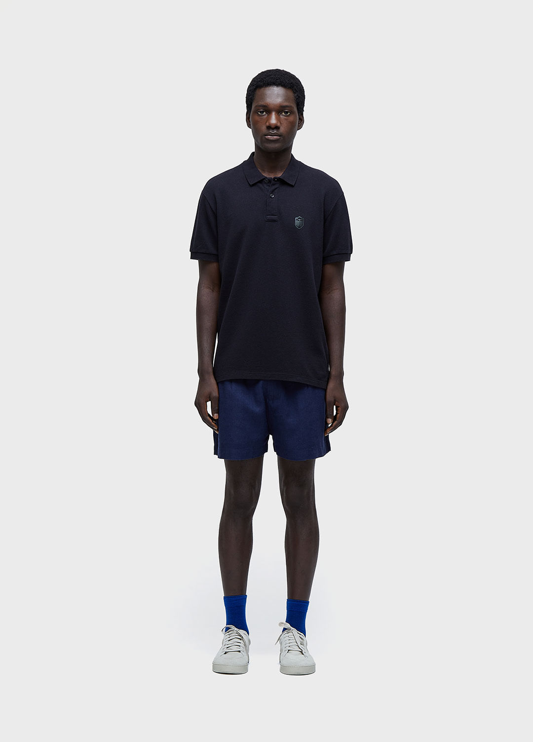Short fluid linen pleats