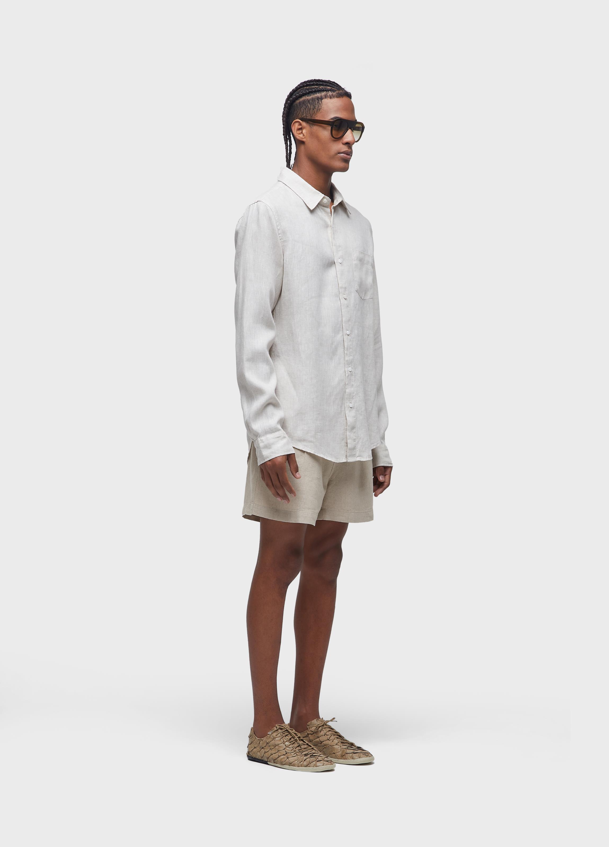 Short fluid linen pleats