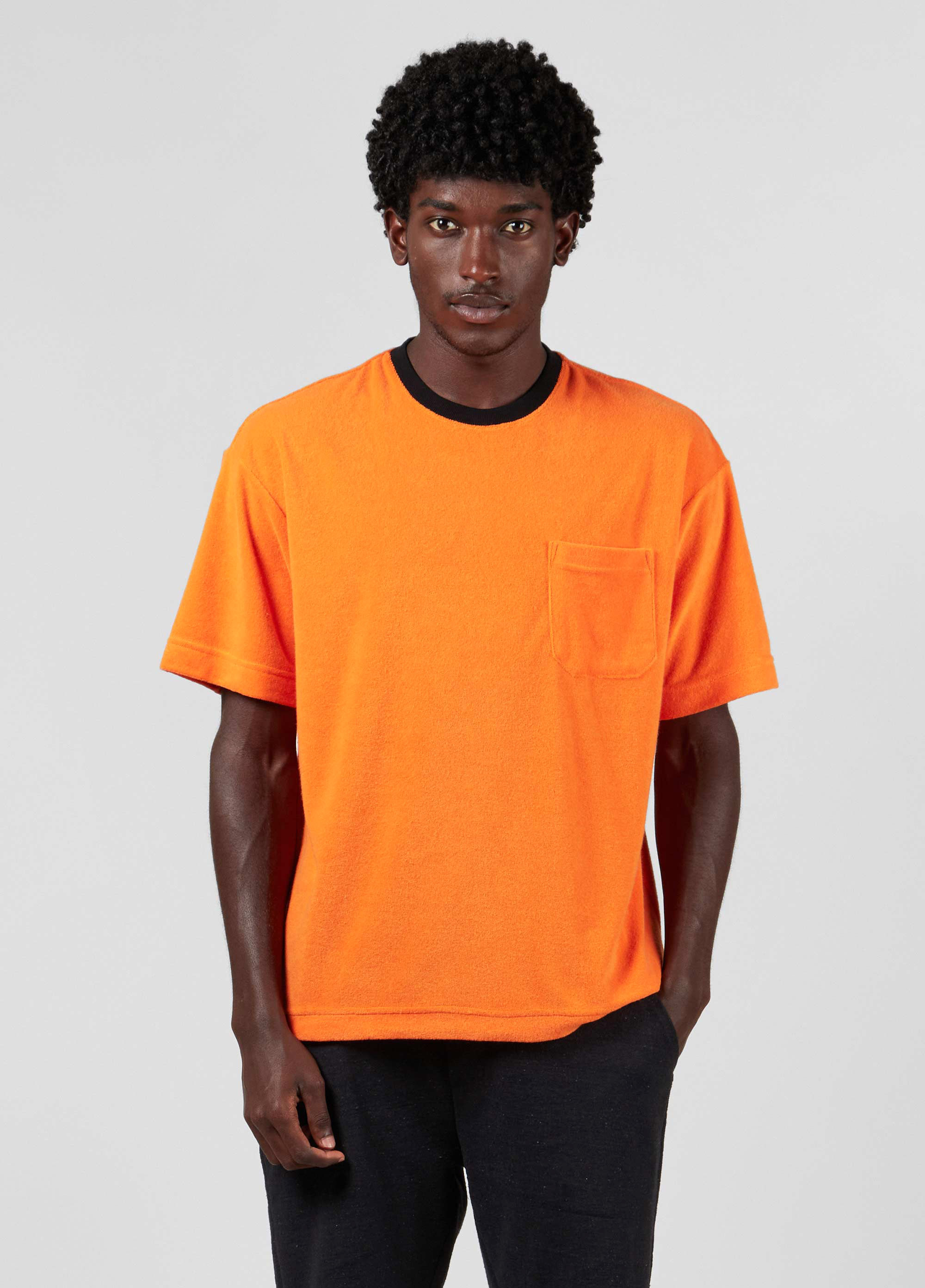 T-shirt over atoalhado
