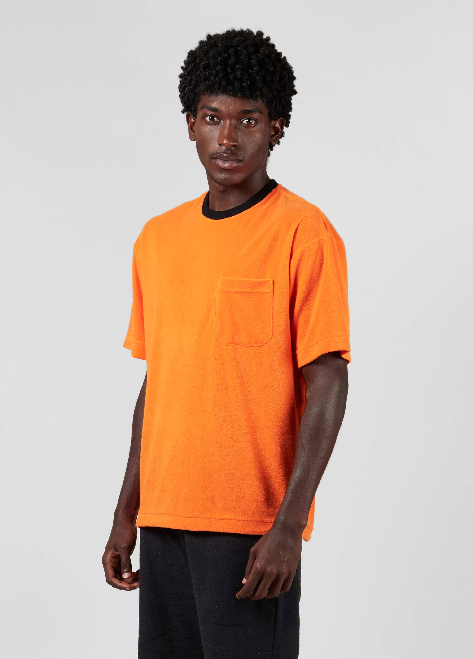 T-shirt over atoalhado