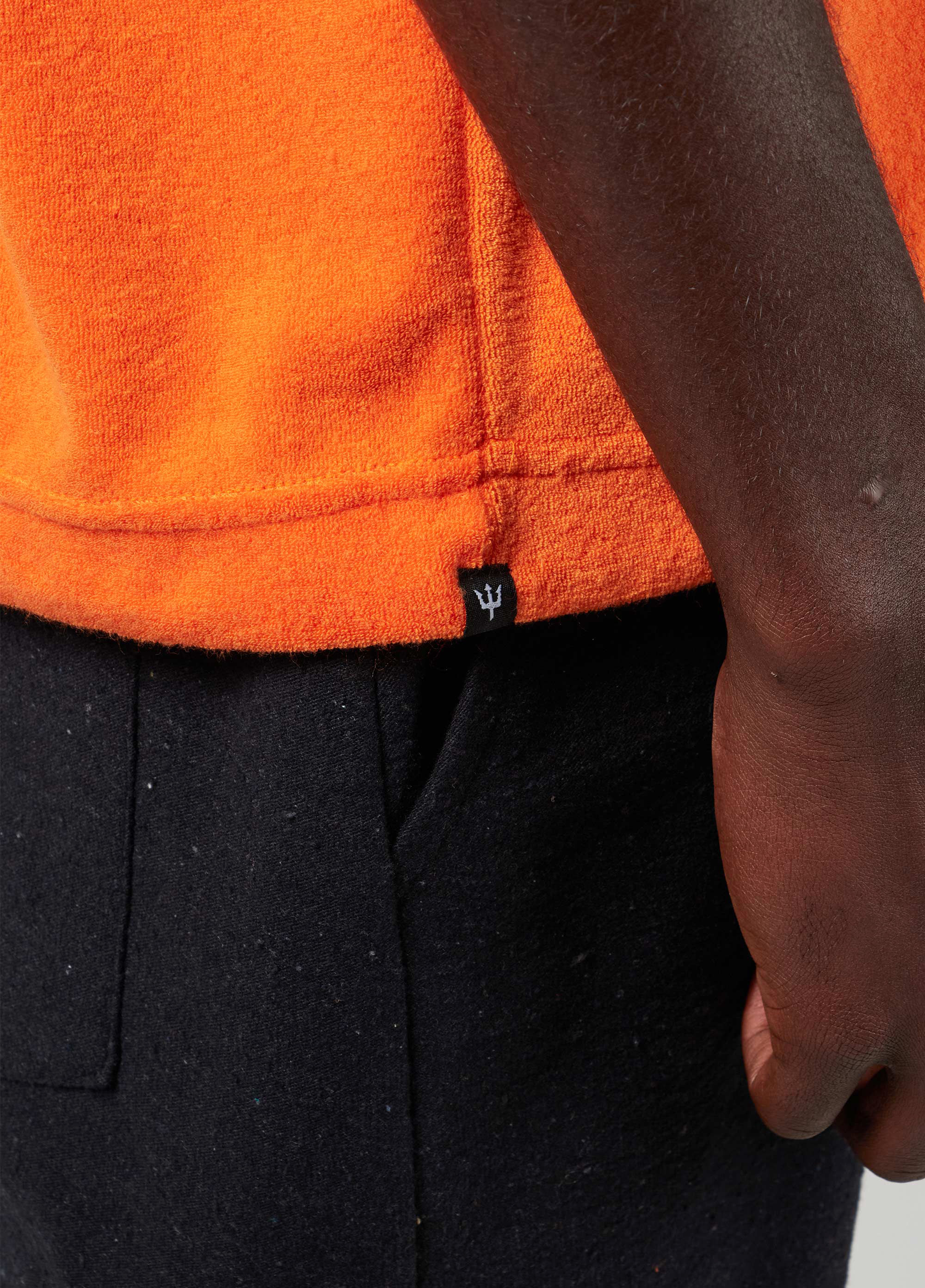 T-shirt over atoalhado