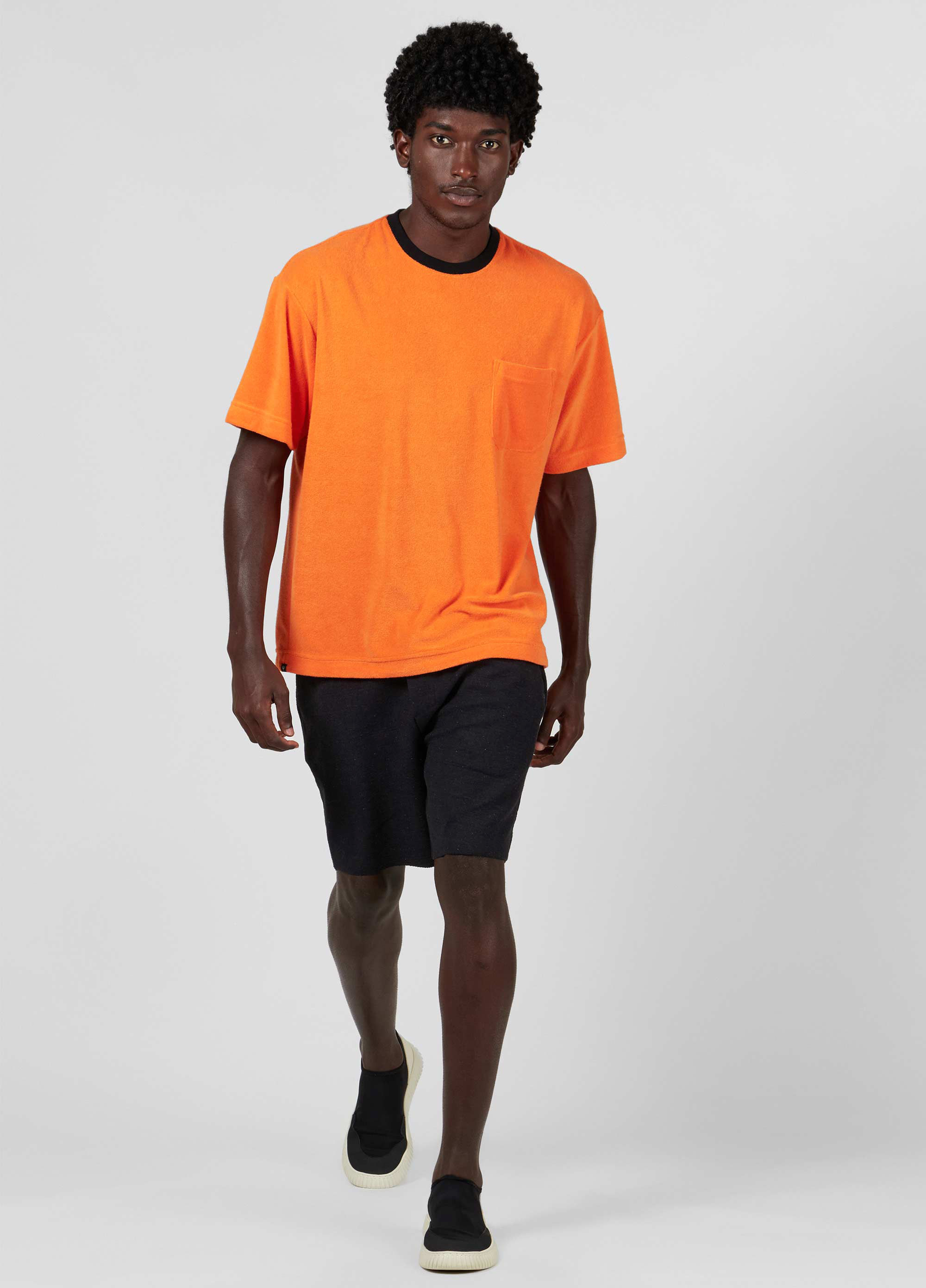 T-shirt over atoalhado