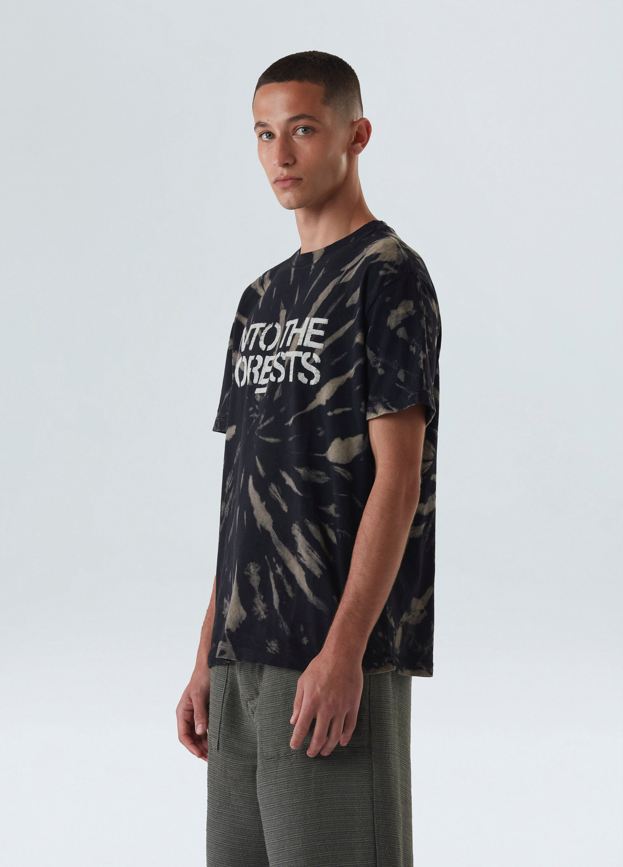 T-shirt tie dye into the forests
