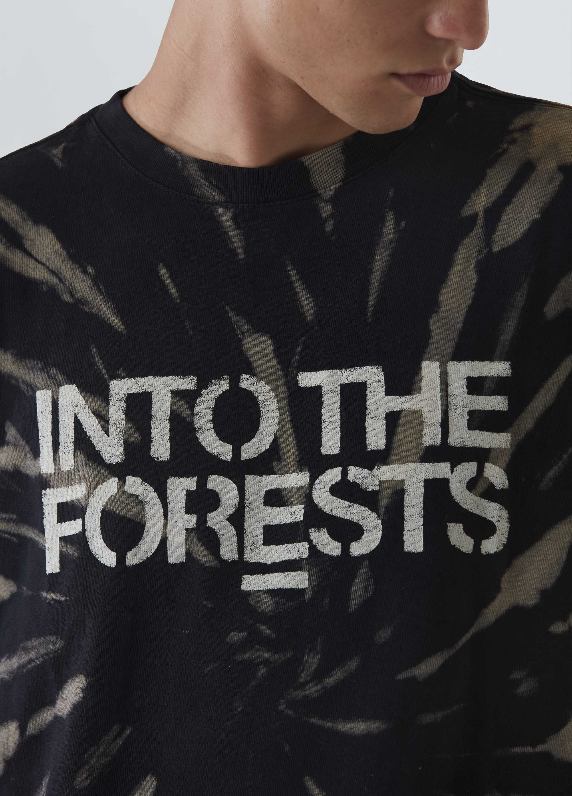T-shirt tie dye into the forests