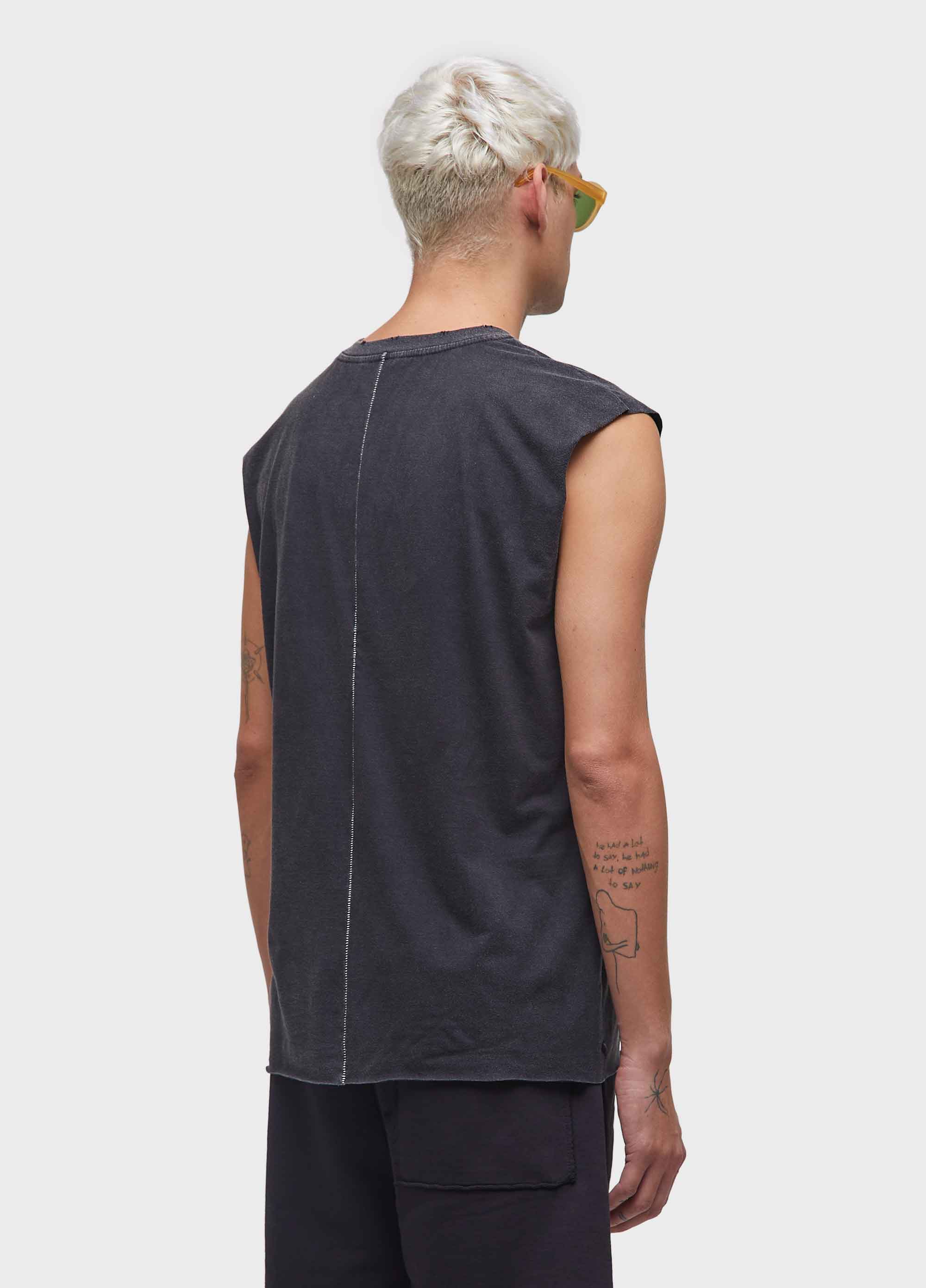 T-shirt sleeveless cut