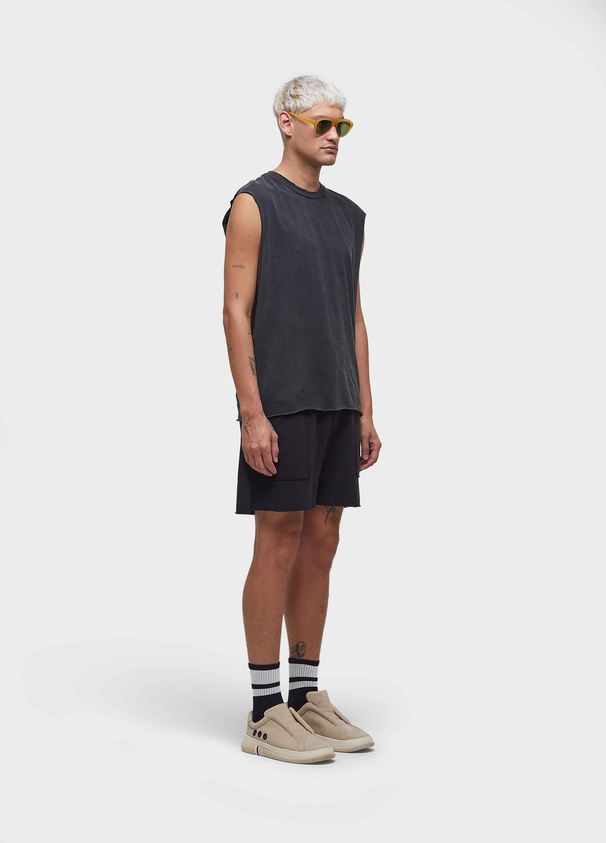 T-shirt sleeveless cut