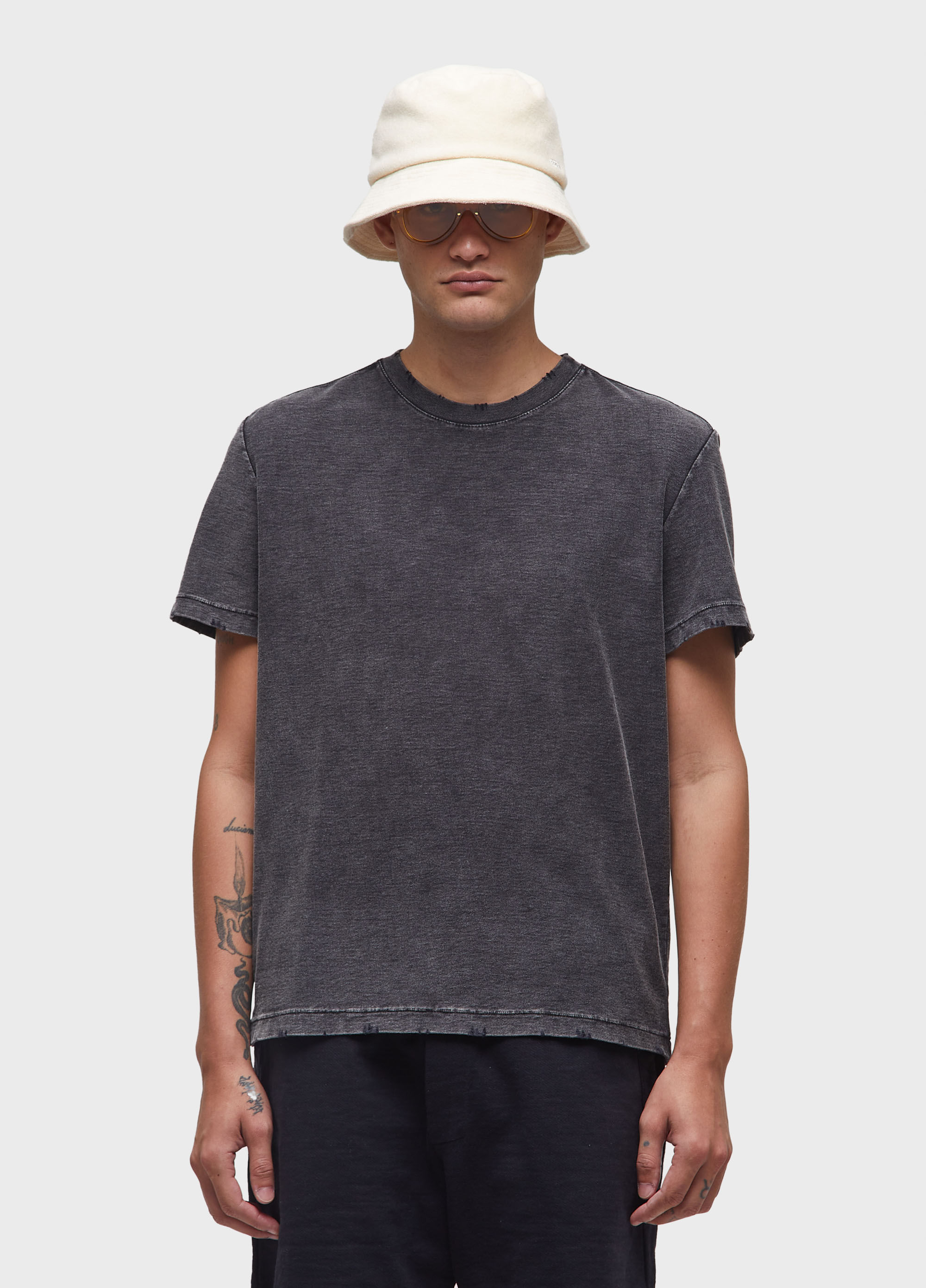 T-shirt black