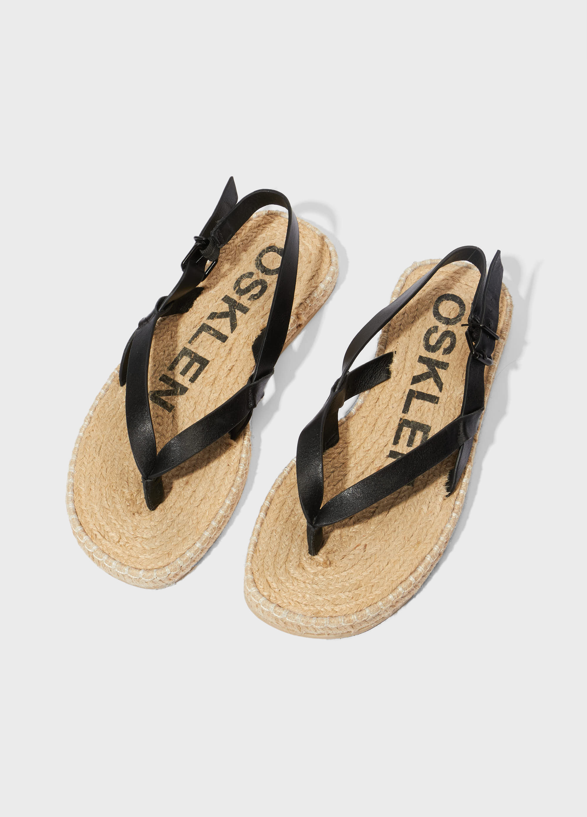 Sandália flat corda couro e basics