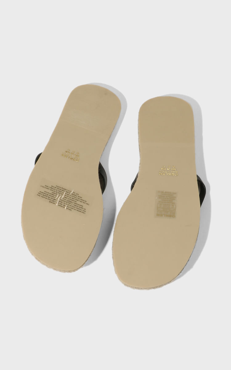 Sandália flat corda couro e basics