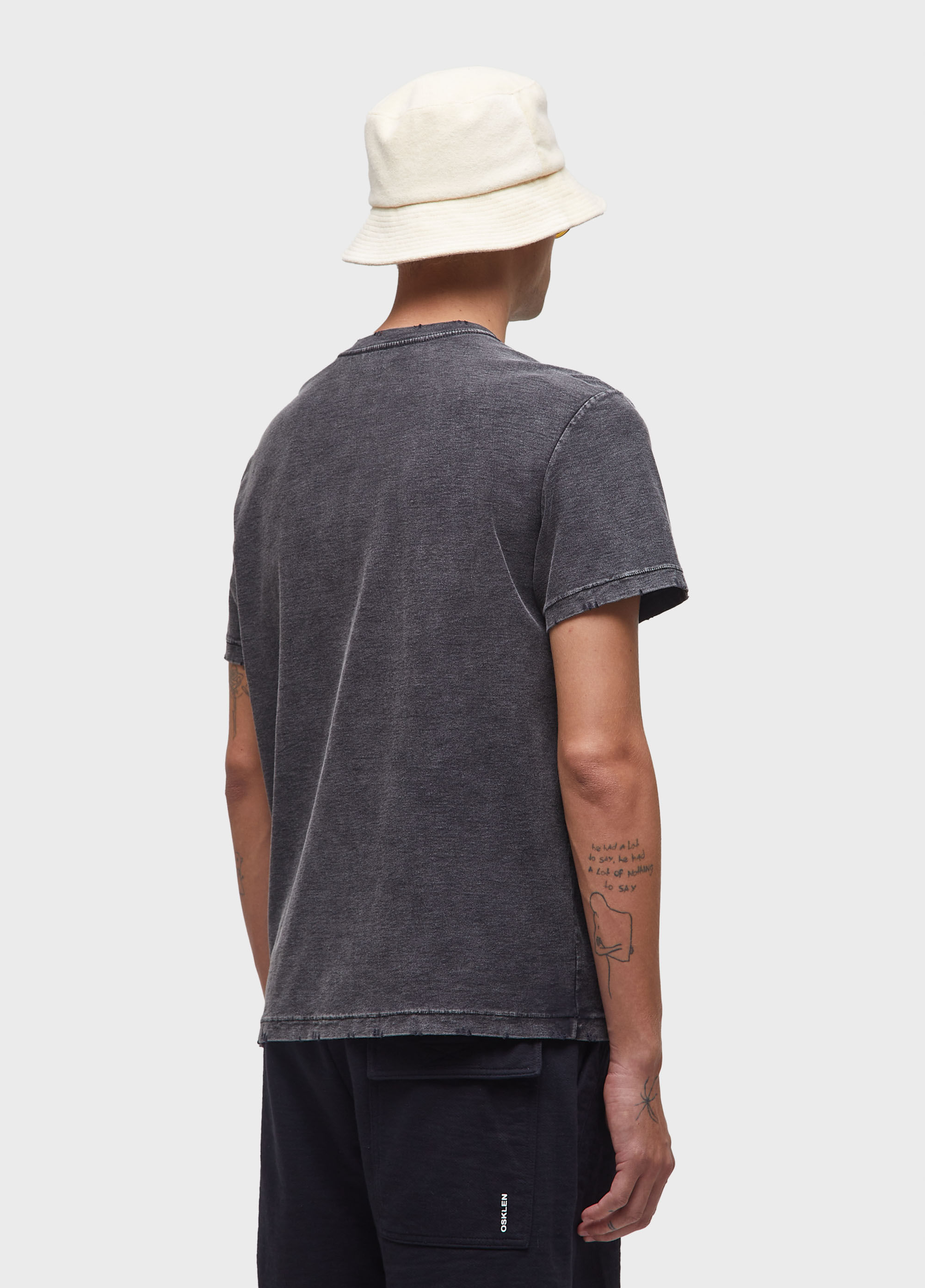 T-shirt black