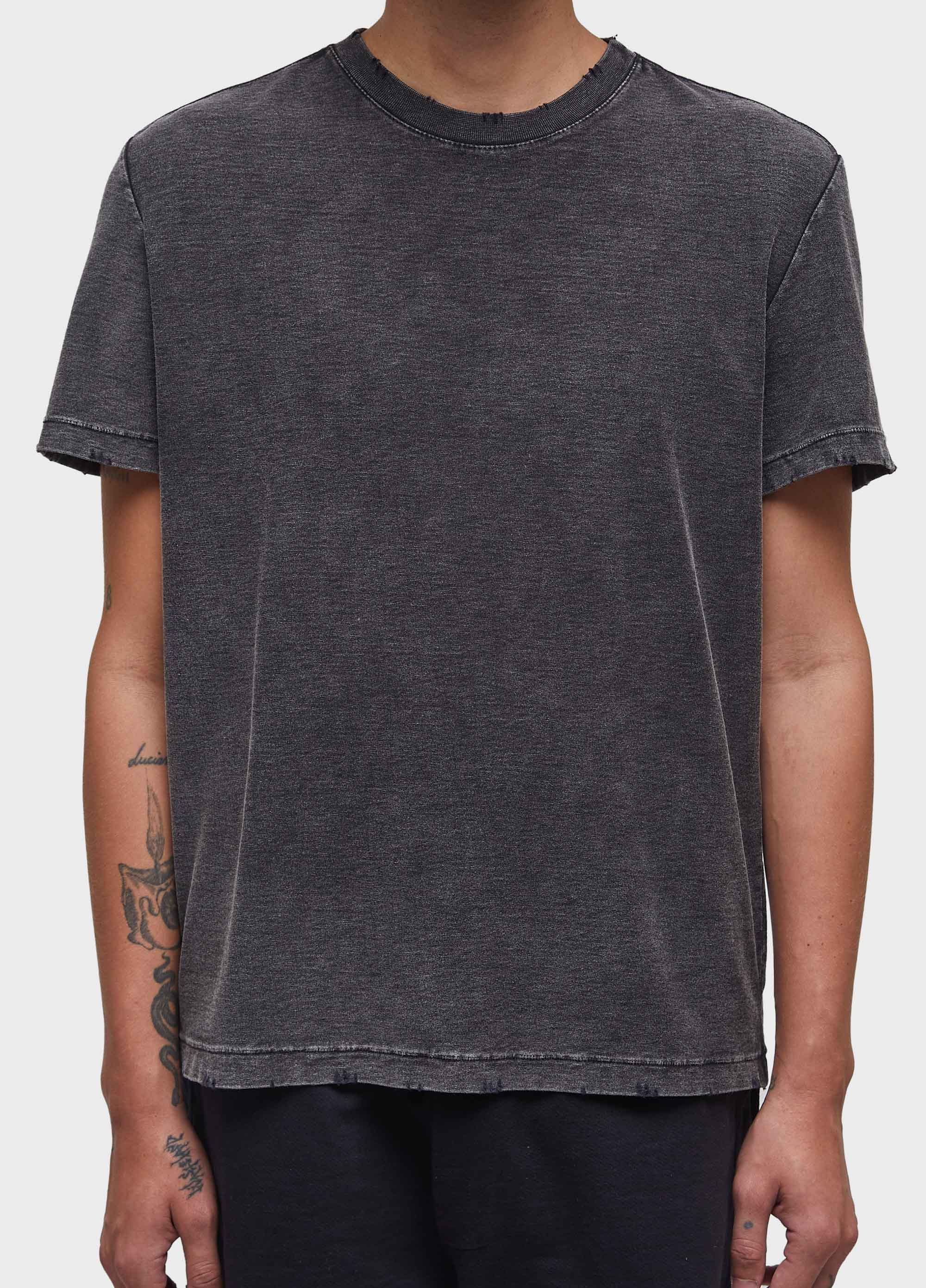T-shirt black
