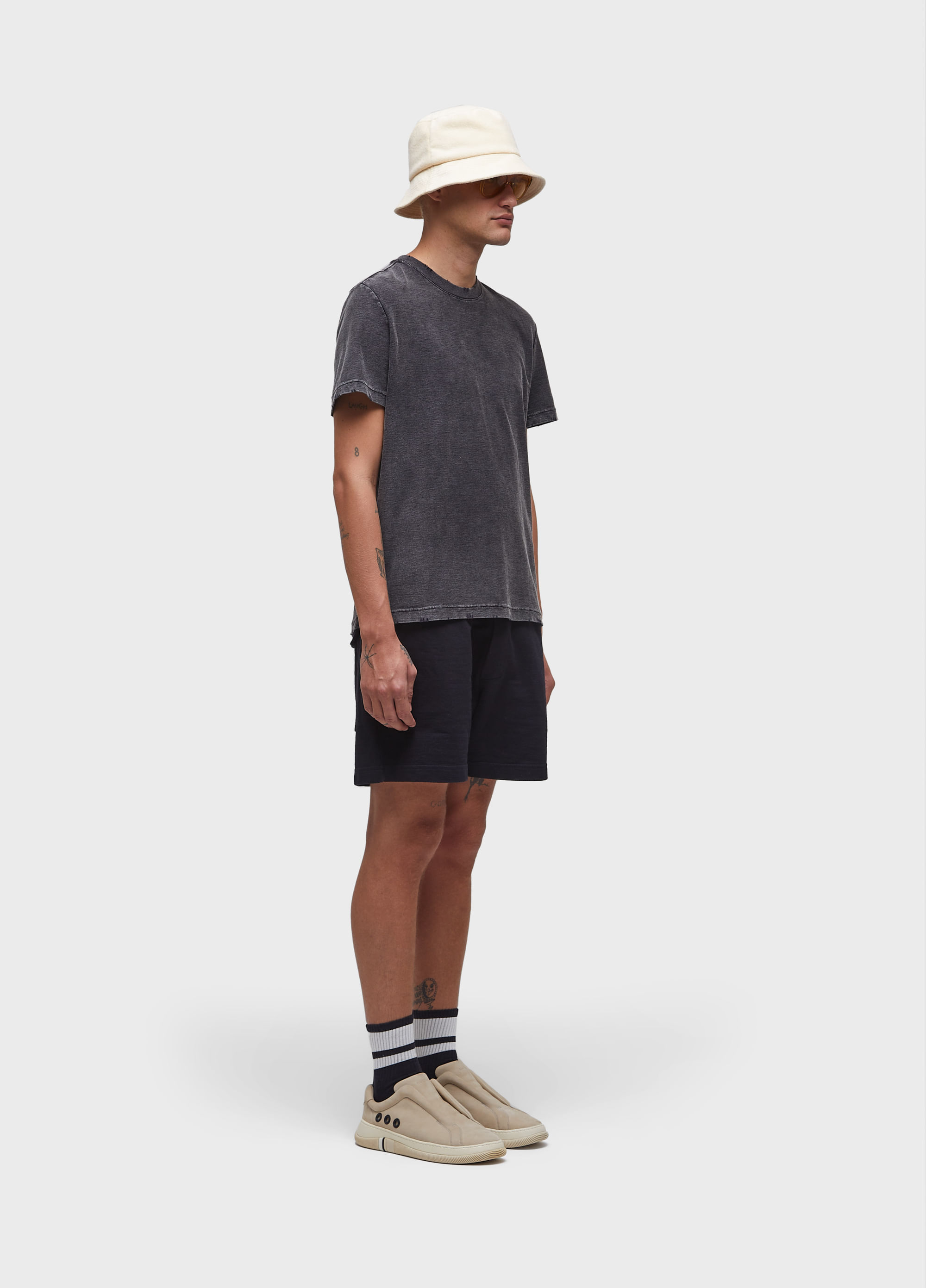 T-shirt black