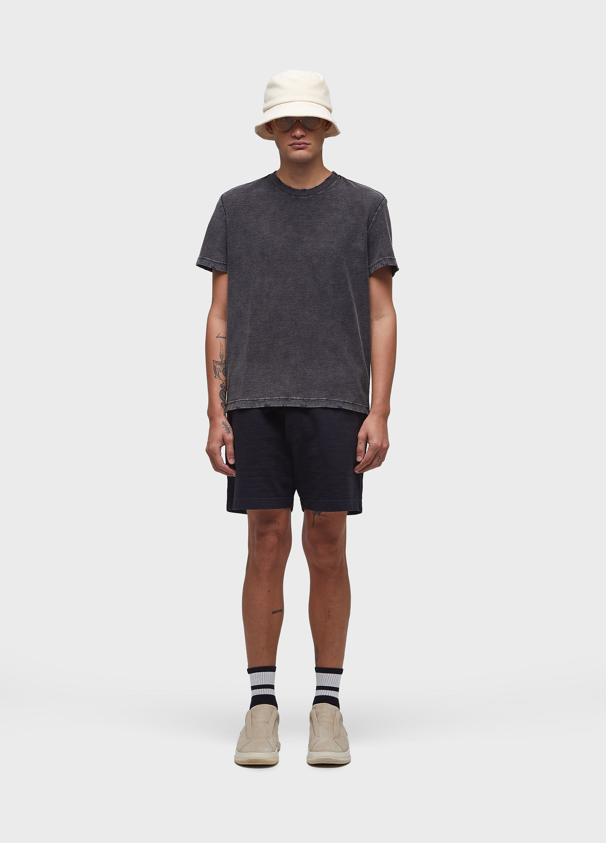 T-shirt black