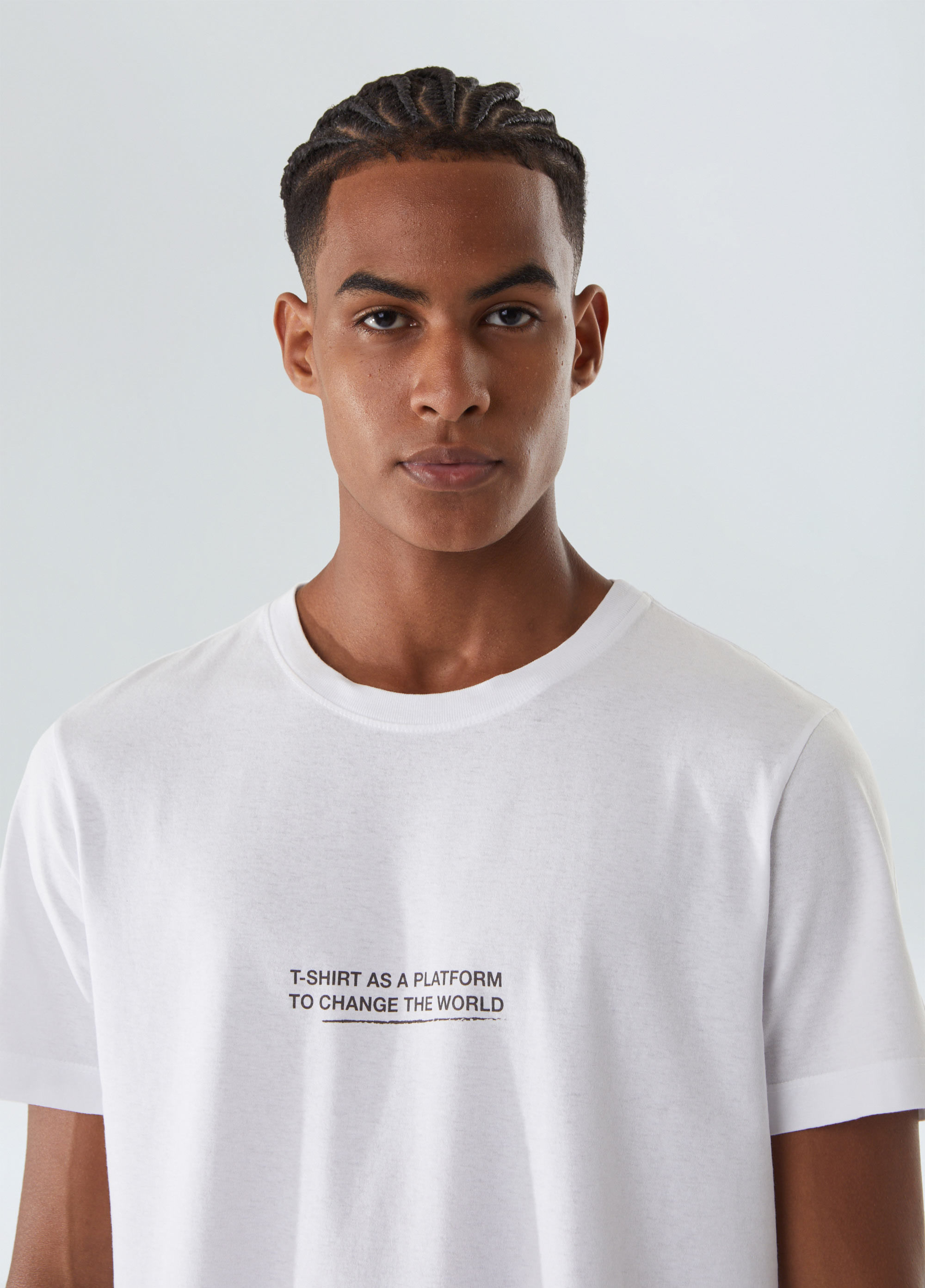 T-shirt stone platform