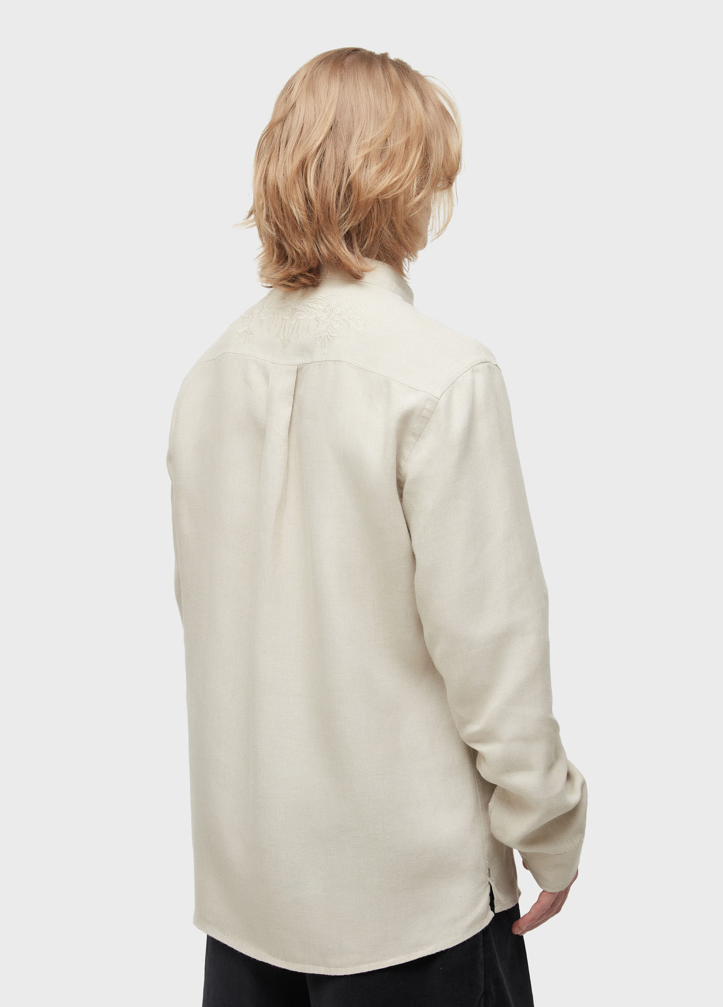 Bata bordado underlayer