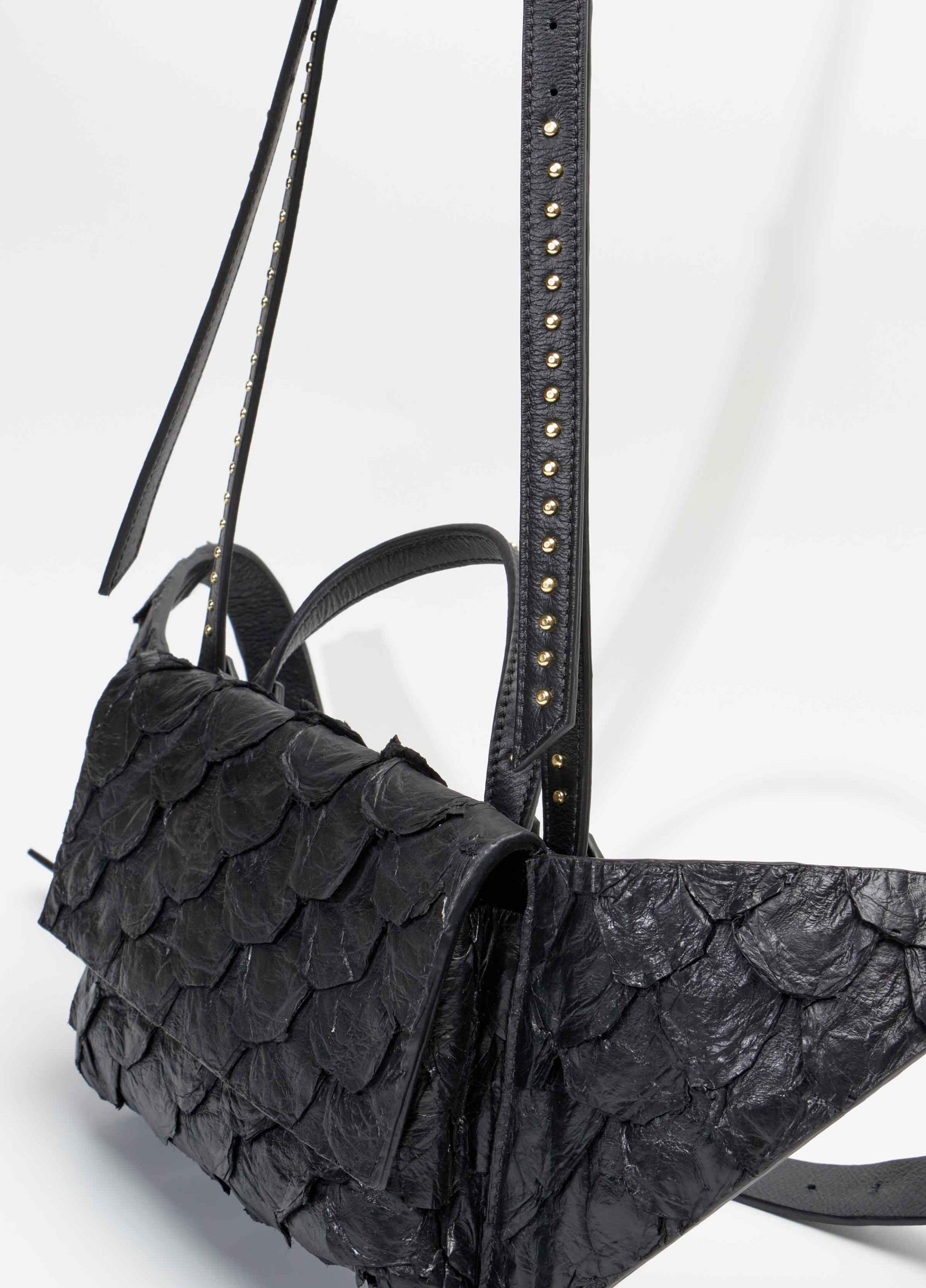 Bolsa pirarucu taparaue tachas