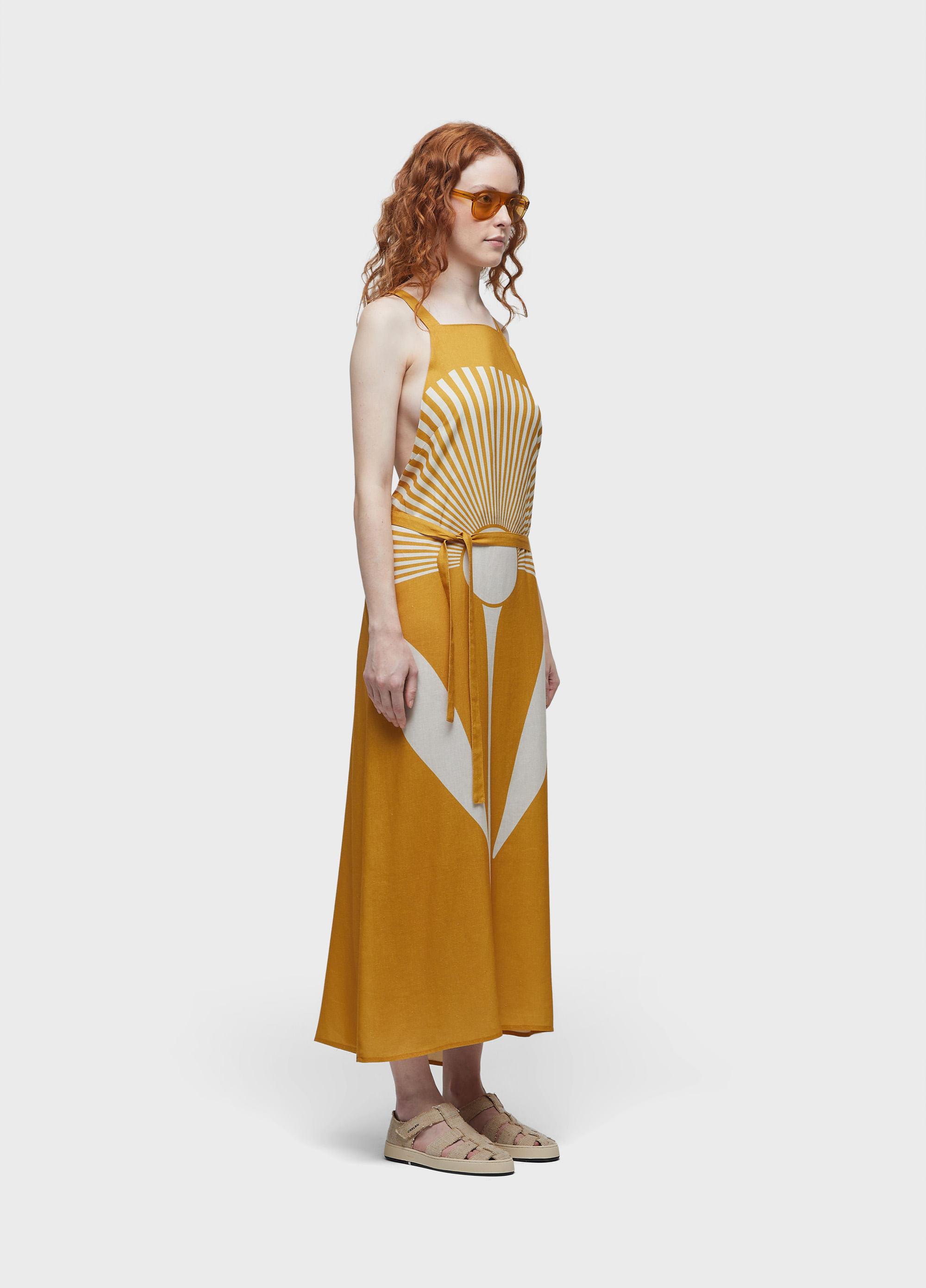 Vestido avental sunflower
