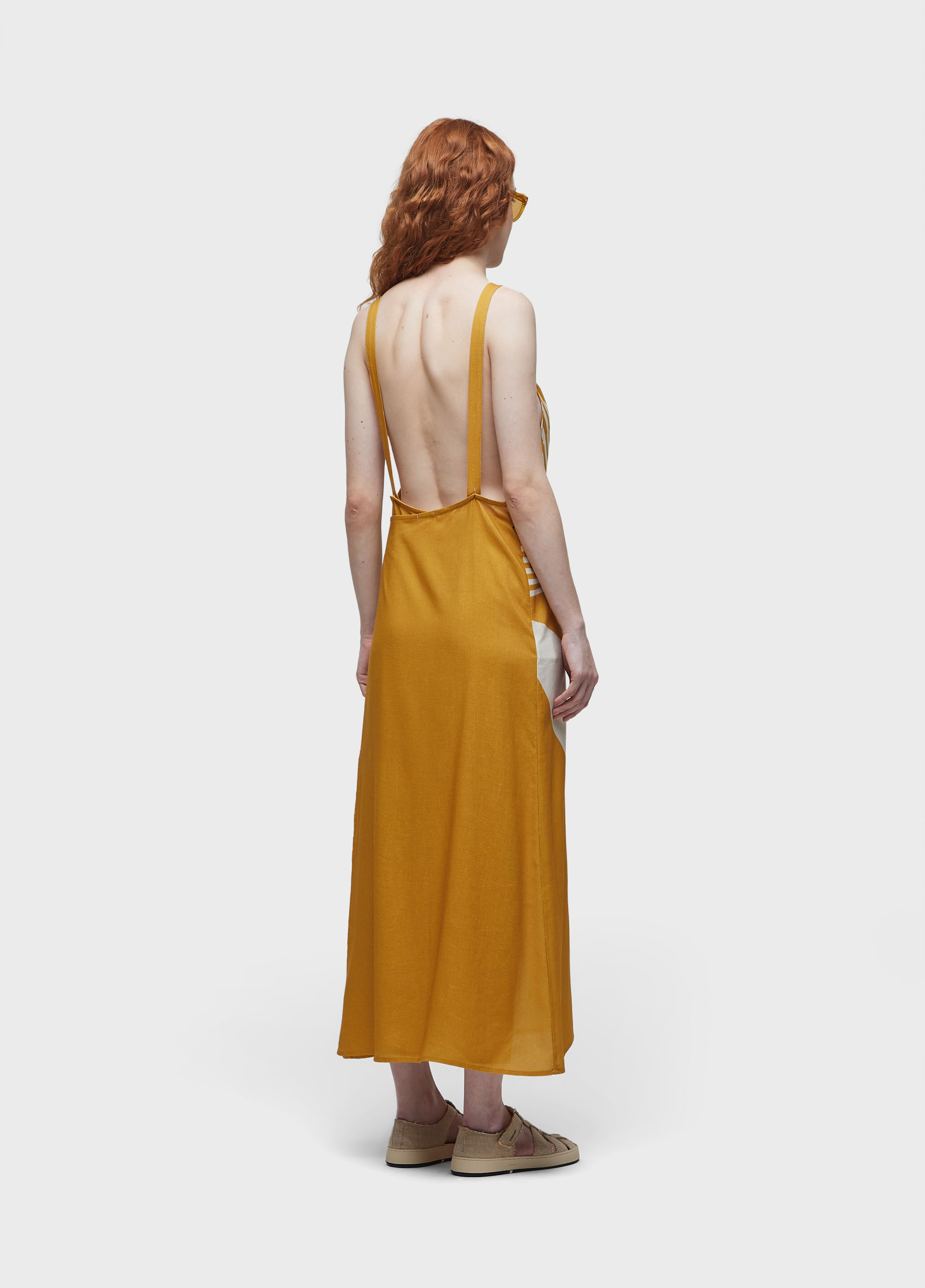 Vestido avental sunflower