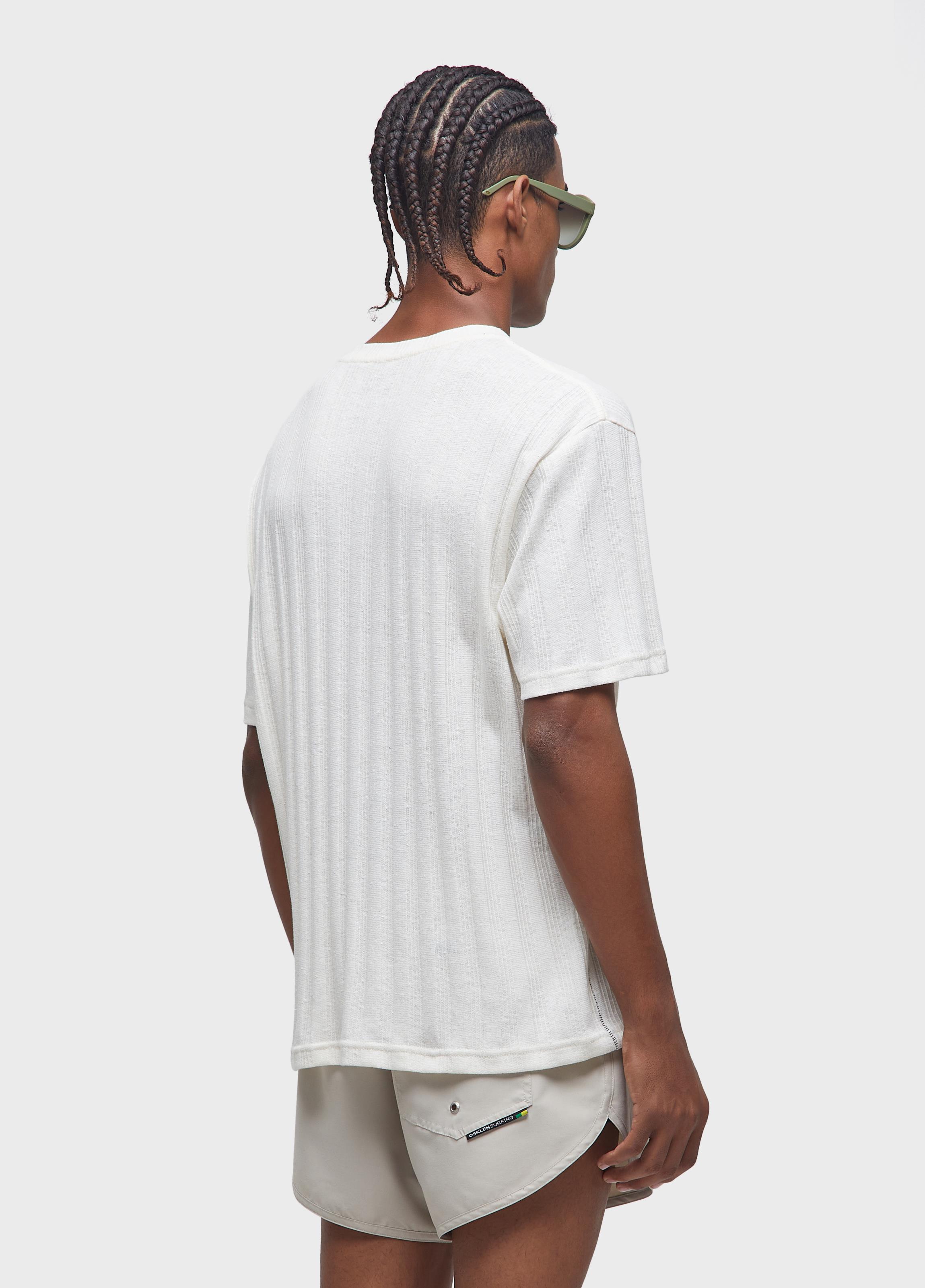T-shirt over ribbed rustic