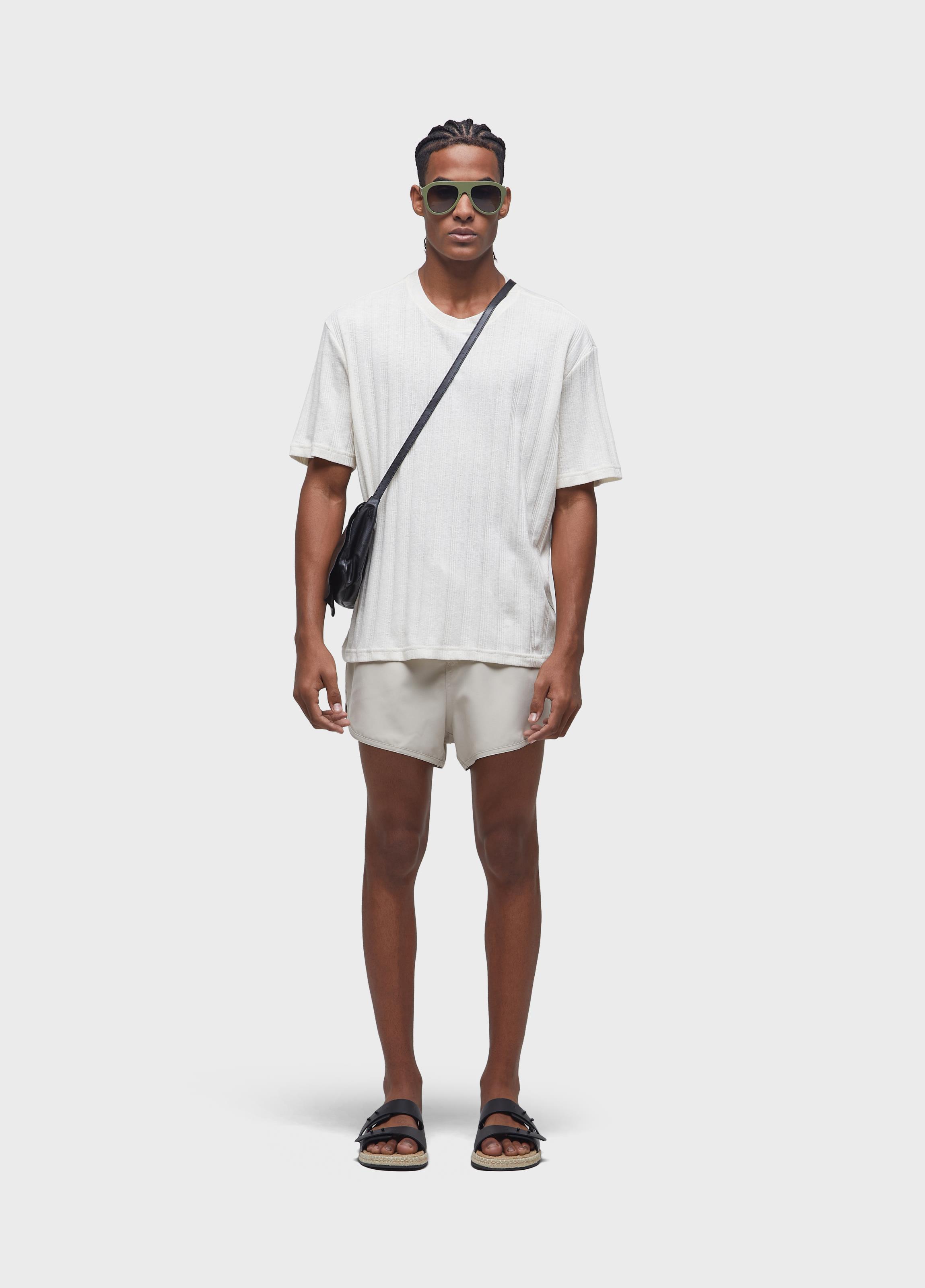T-shirt over ribbed rustic
