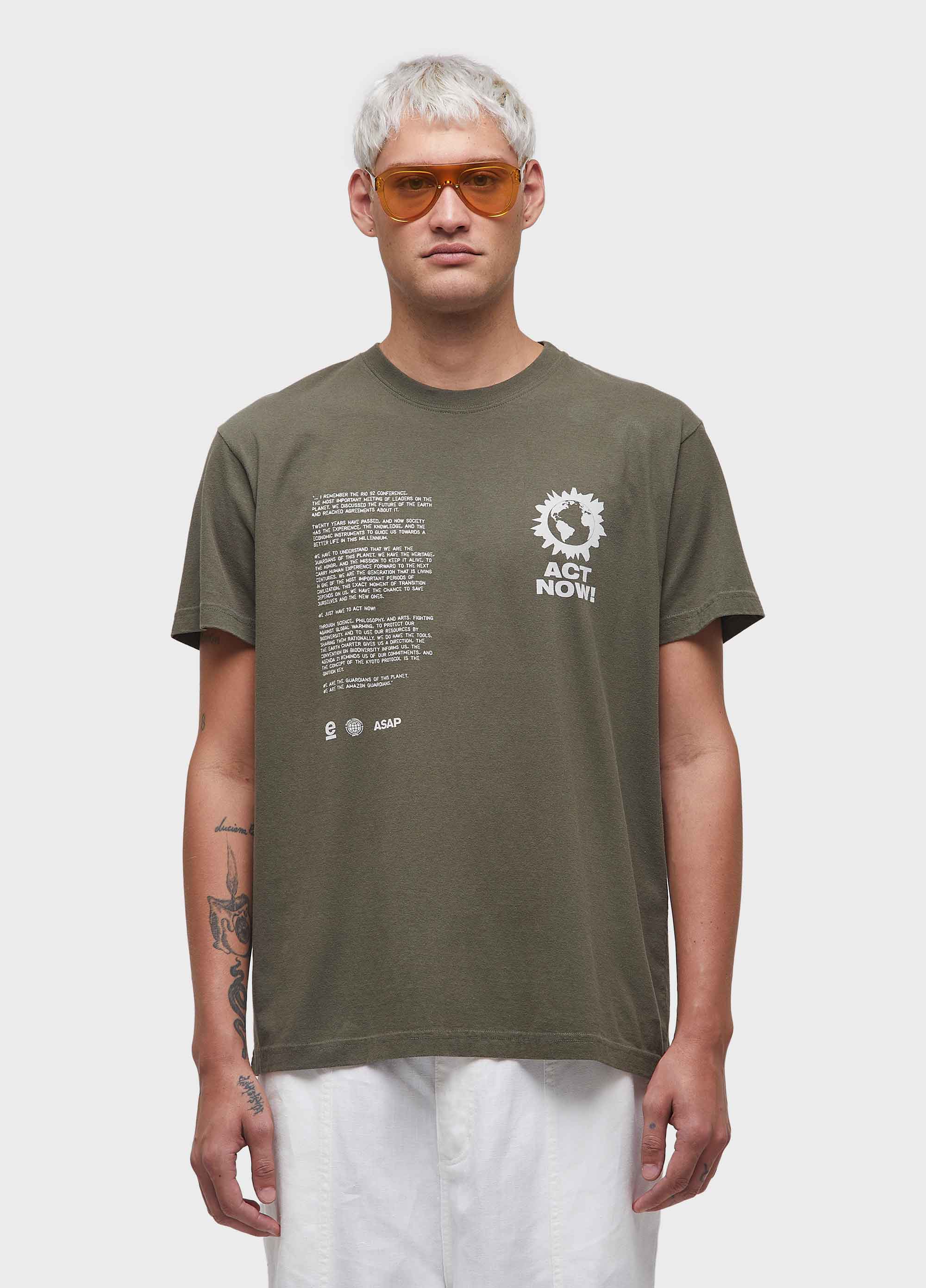T-shirt vintage act now forest