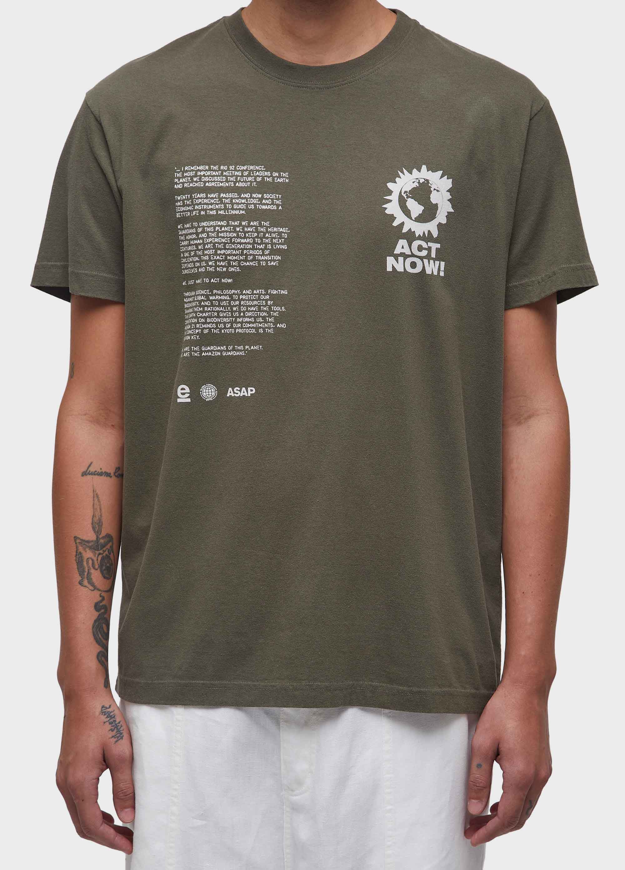 T-shirt vintage act now forest