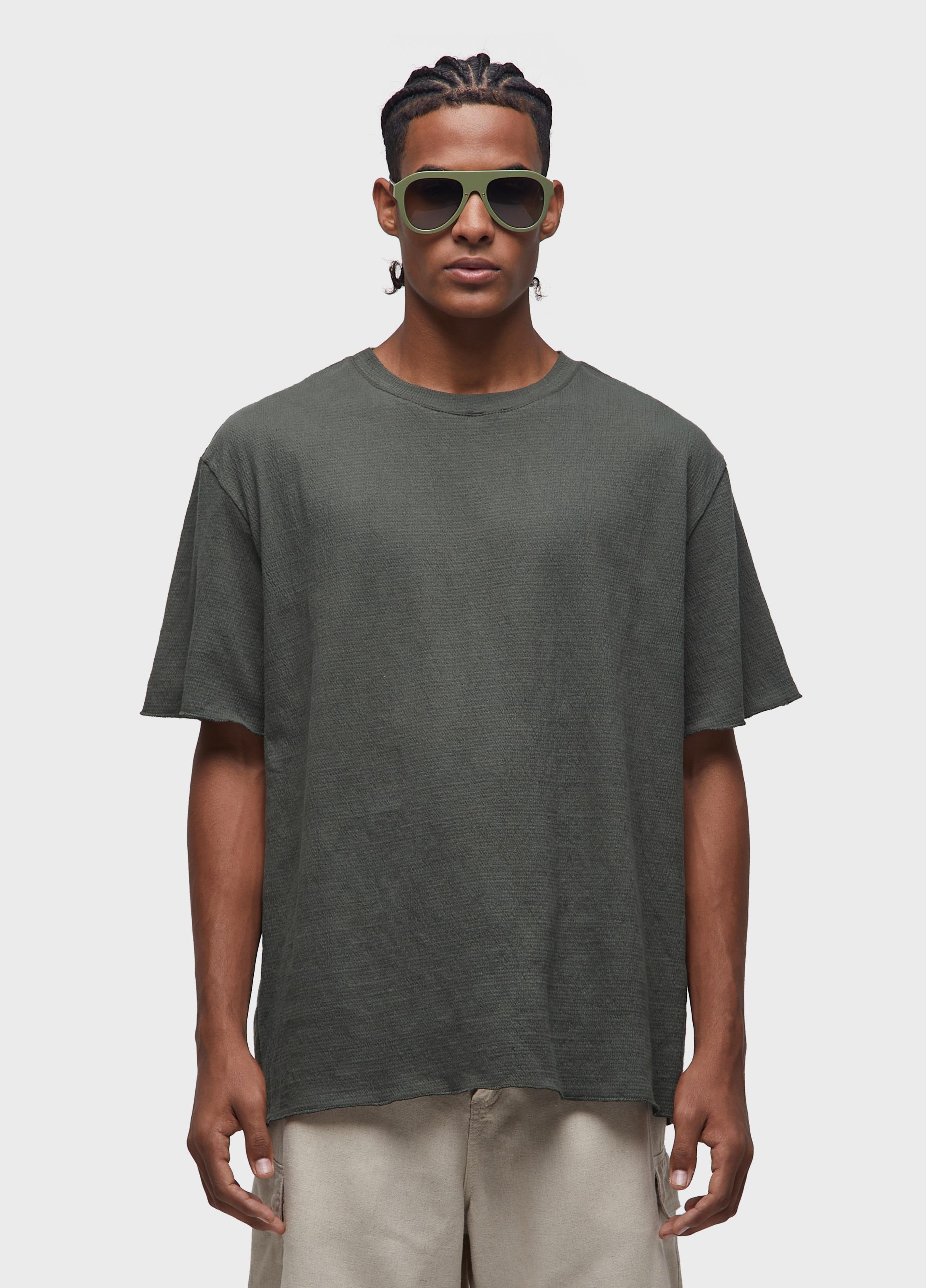 T-shirt over yogue