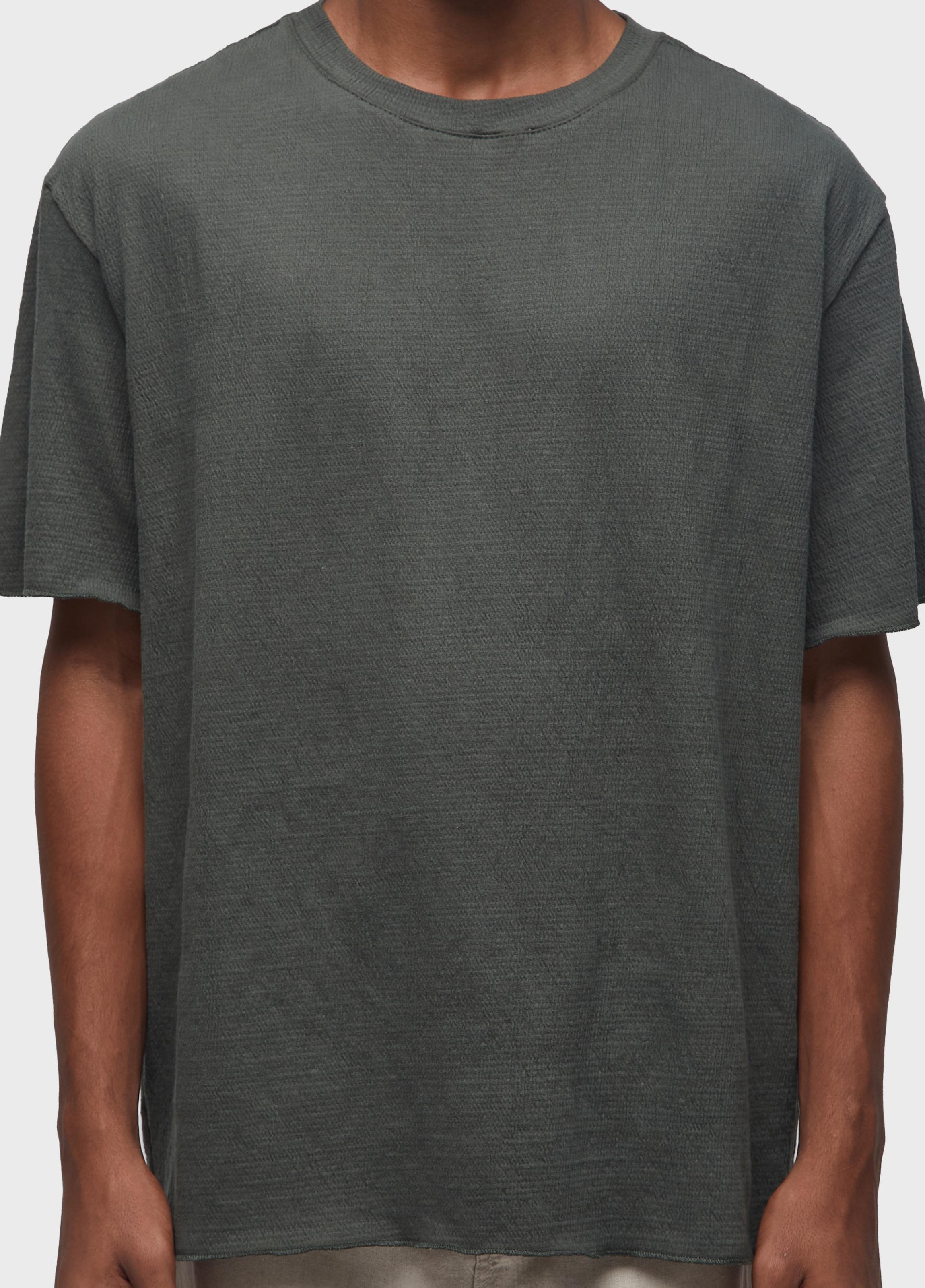 T-shirt over yogue