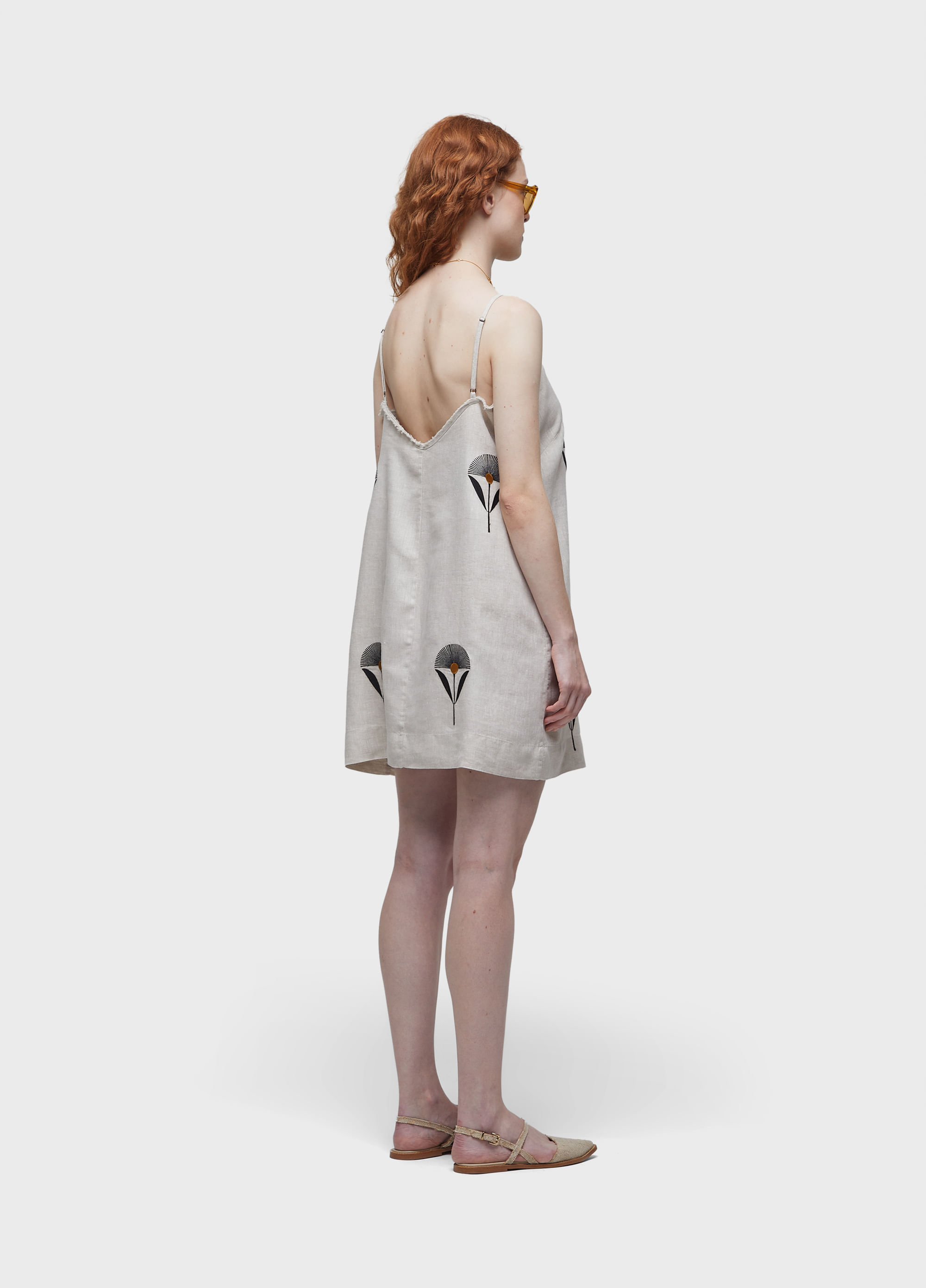 Vestido alça reto bordado sunflower