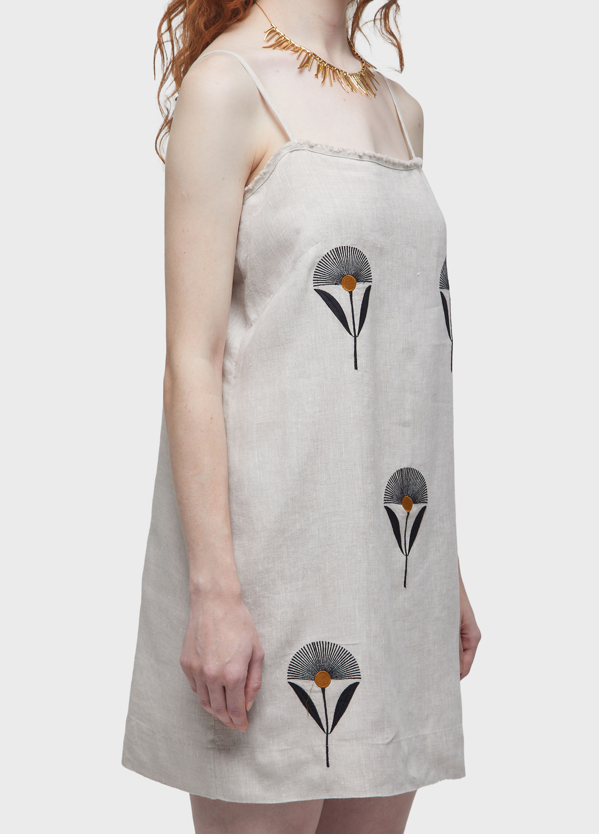 Vestido alça reto bordado sunflower