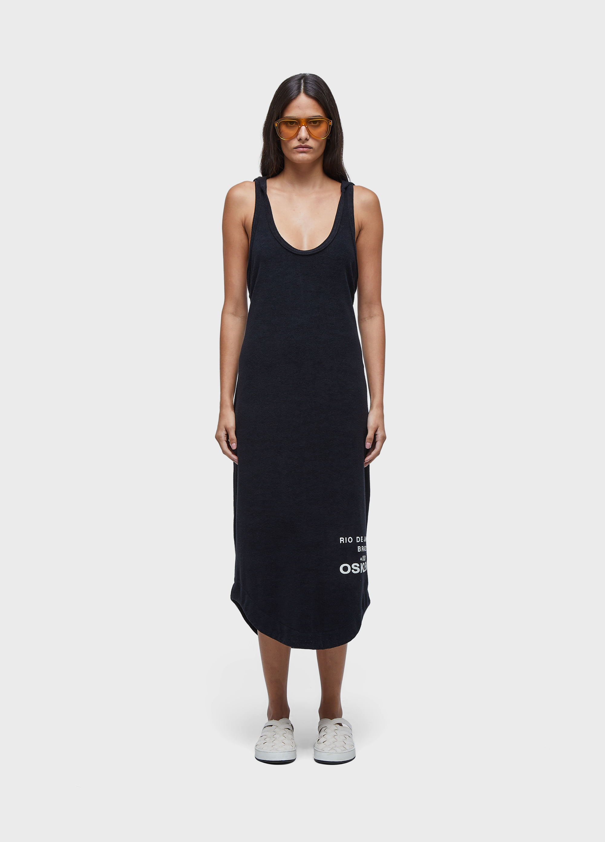 Vestido regata capuz atoalhado