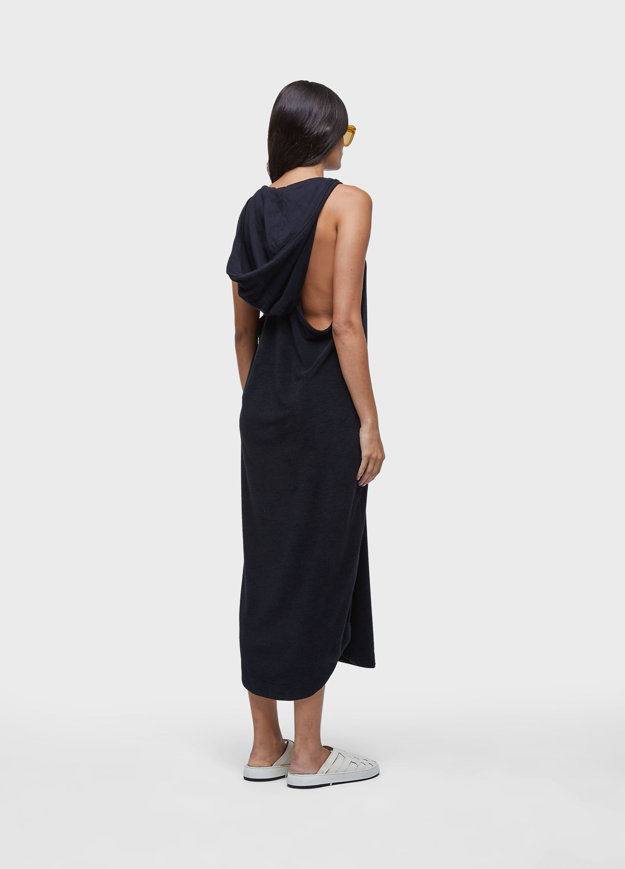 Vestido regata capuz atoalhado