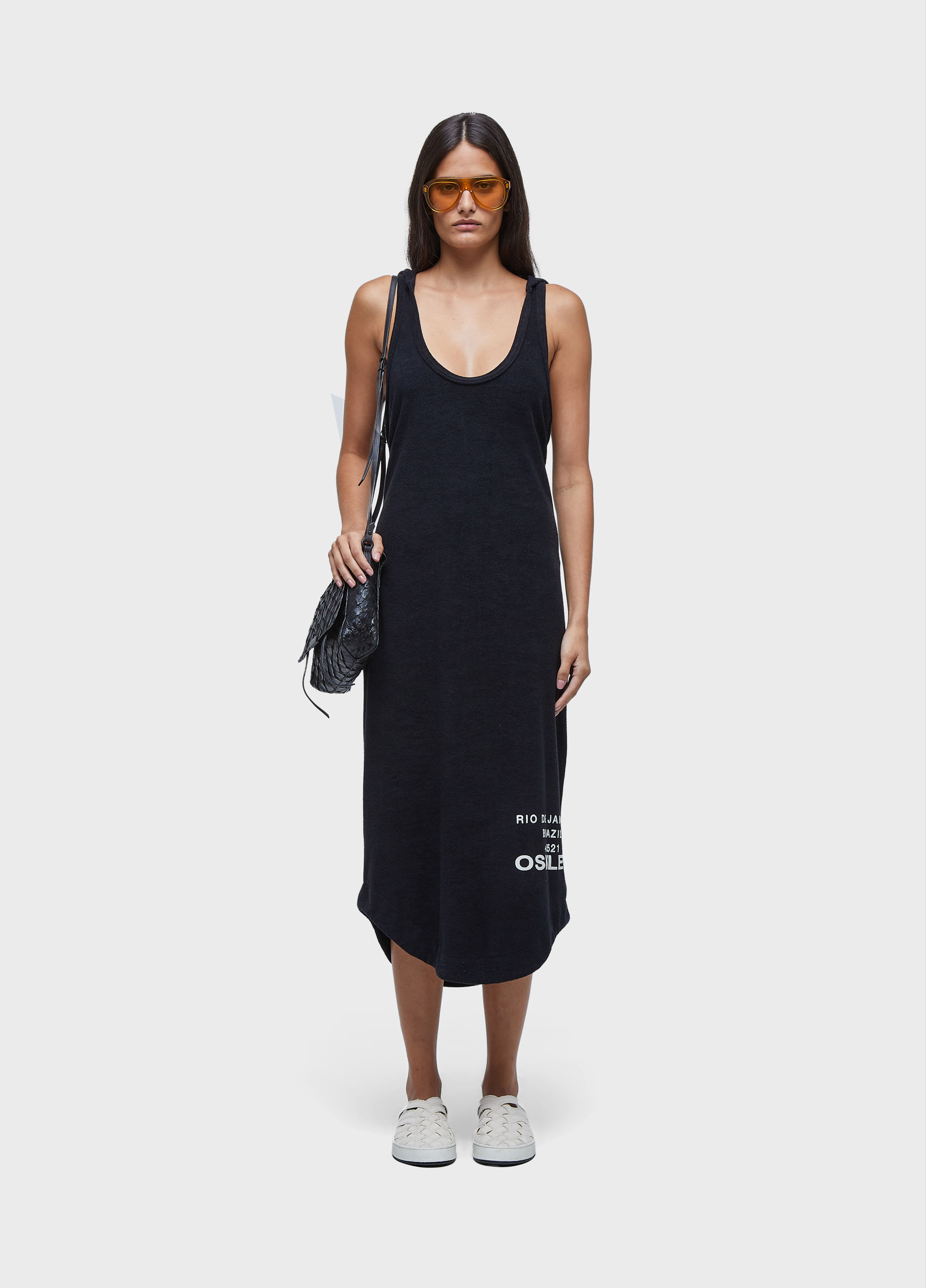Vestido regata capuz atoalhado