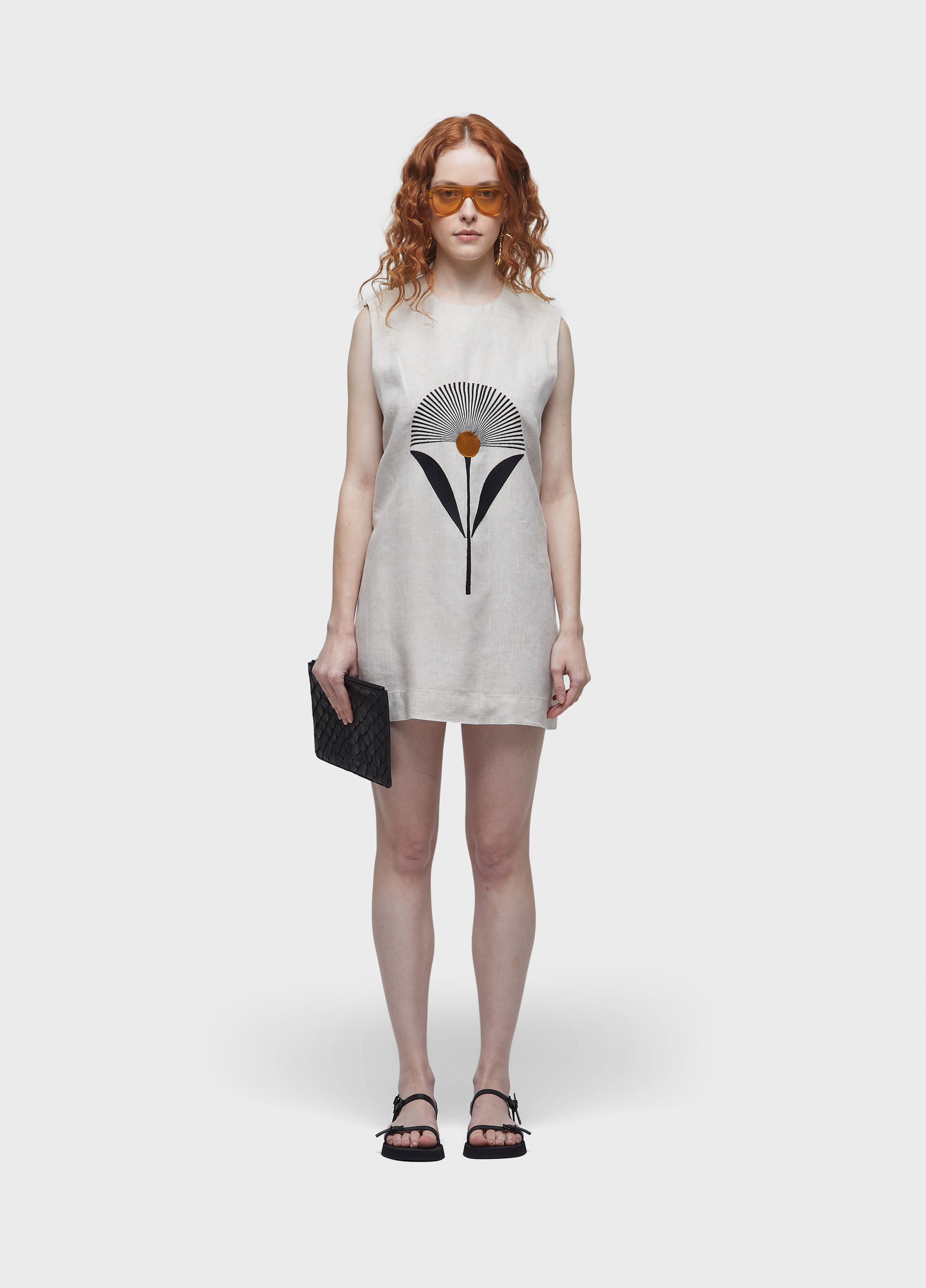 Vestido reto bordado sunflower