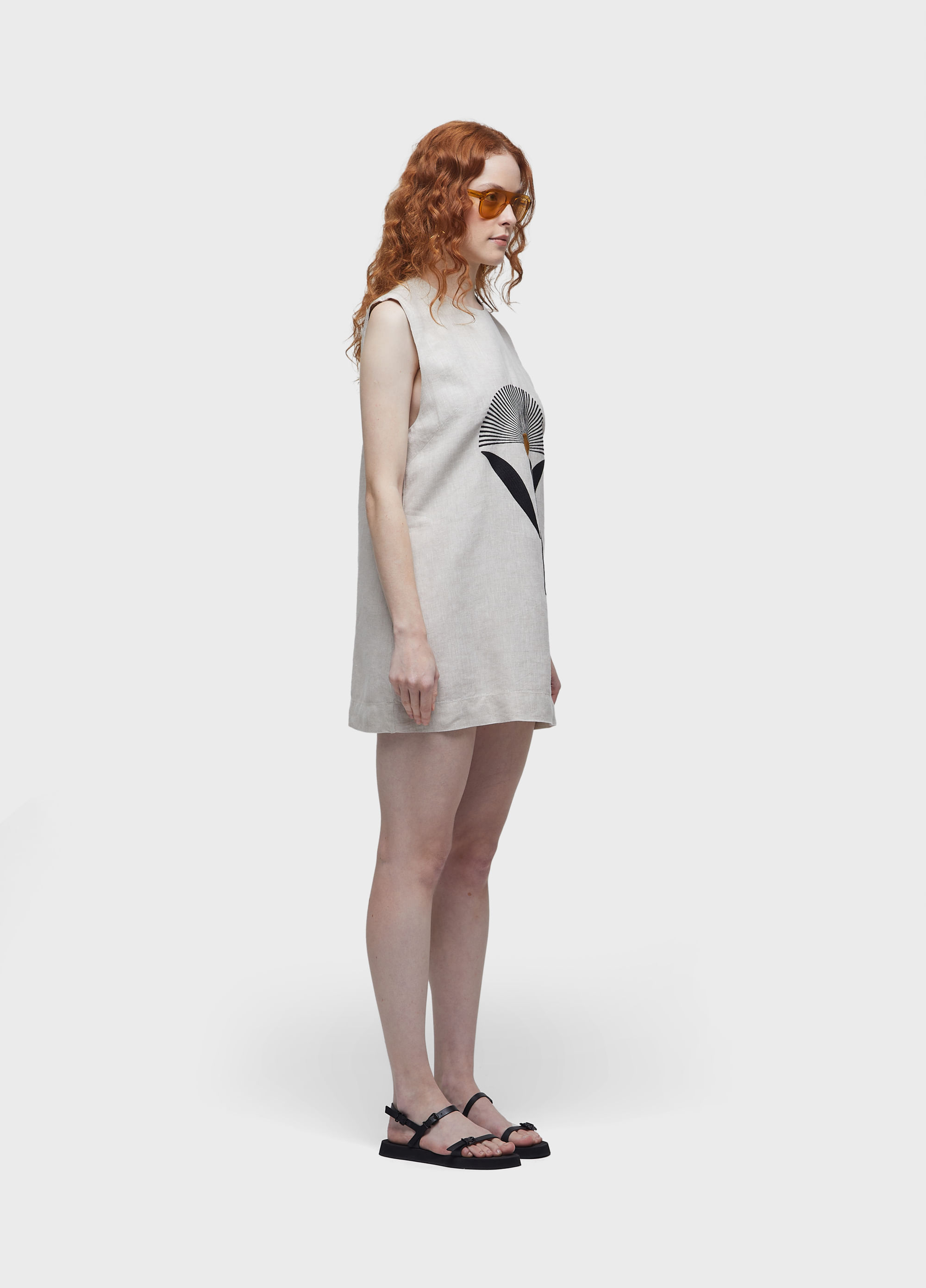 Vestido reto bordado sunflower