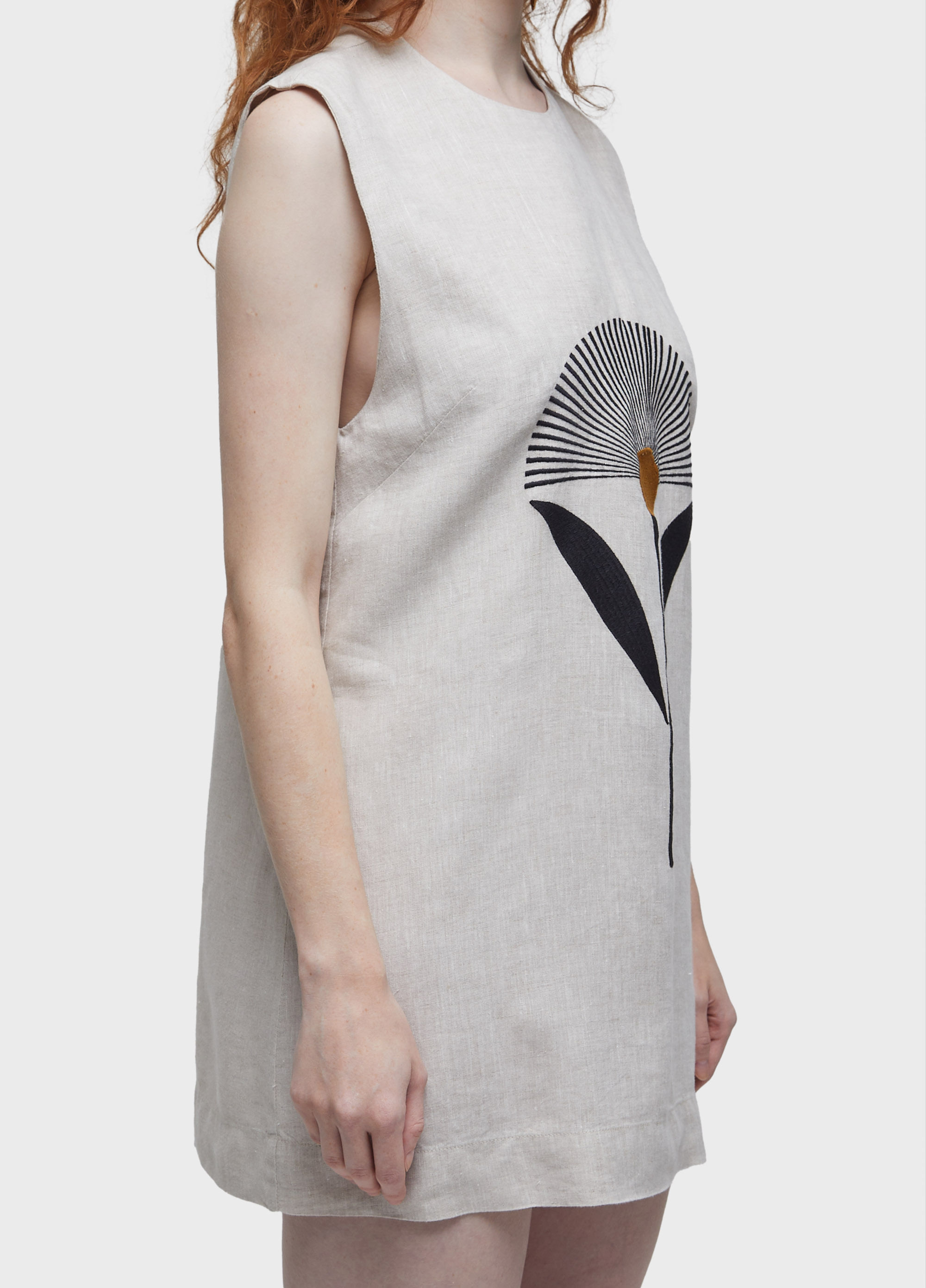 Vestido reto bordado sunflower