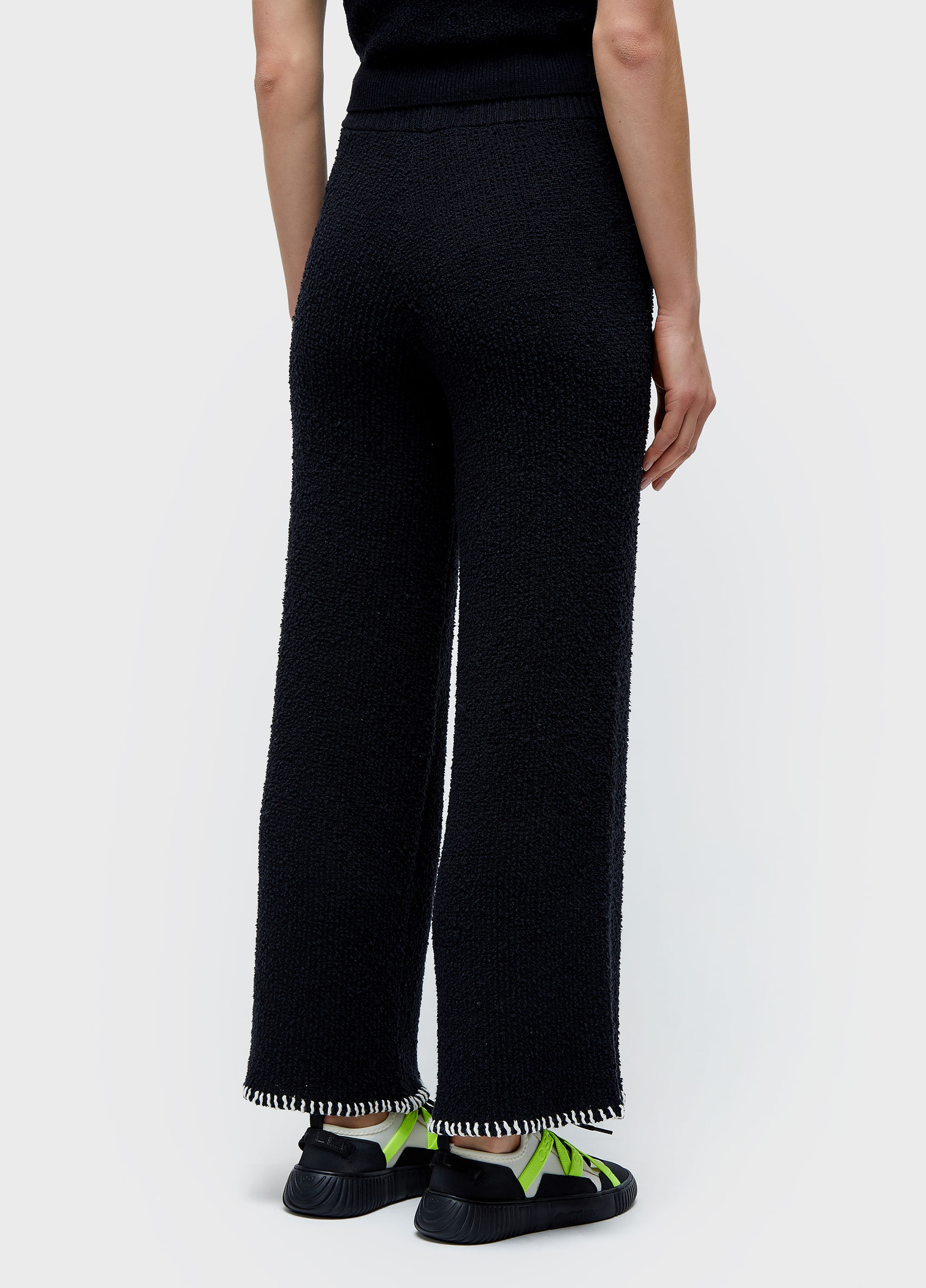Calça tricot pespontos
