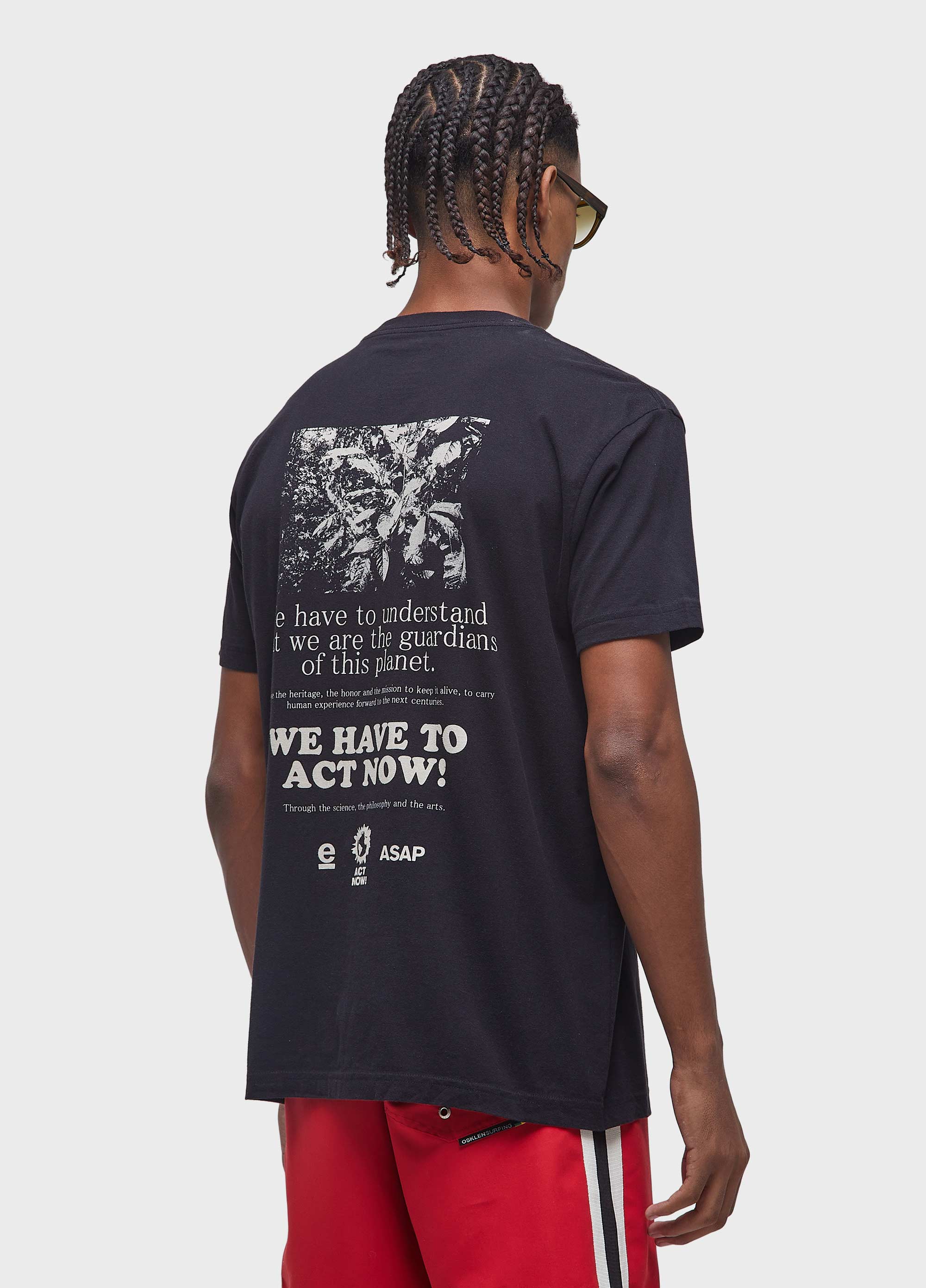 T-shirt vintage act now poster